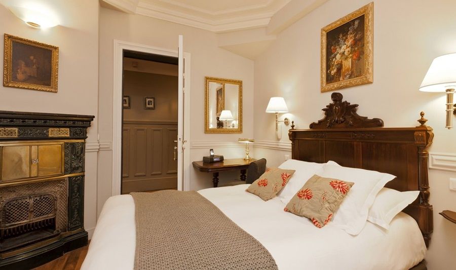Hotel De La Porte Doree 3*
