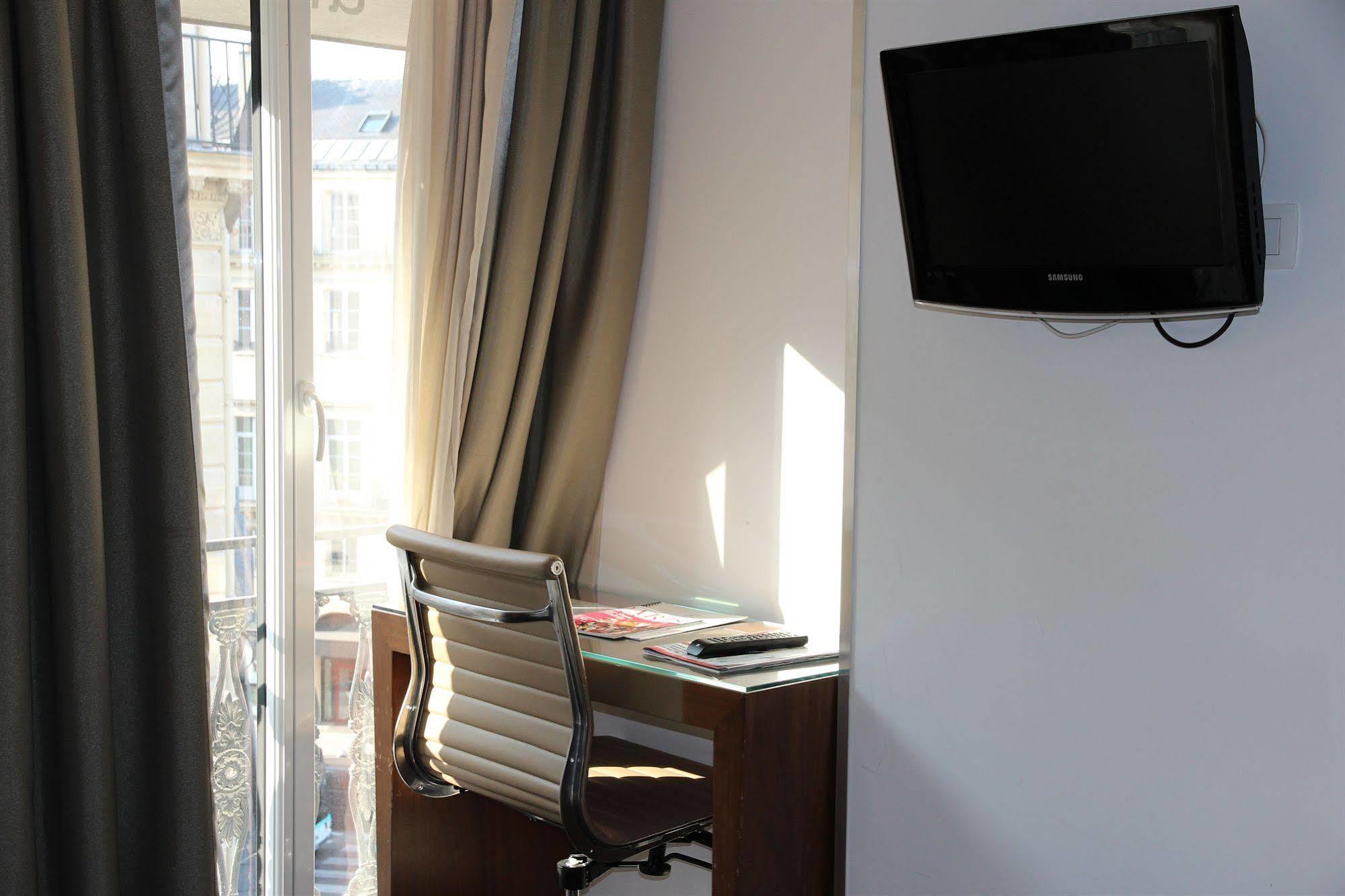 Art 3* Paris