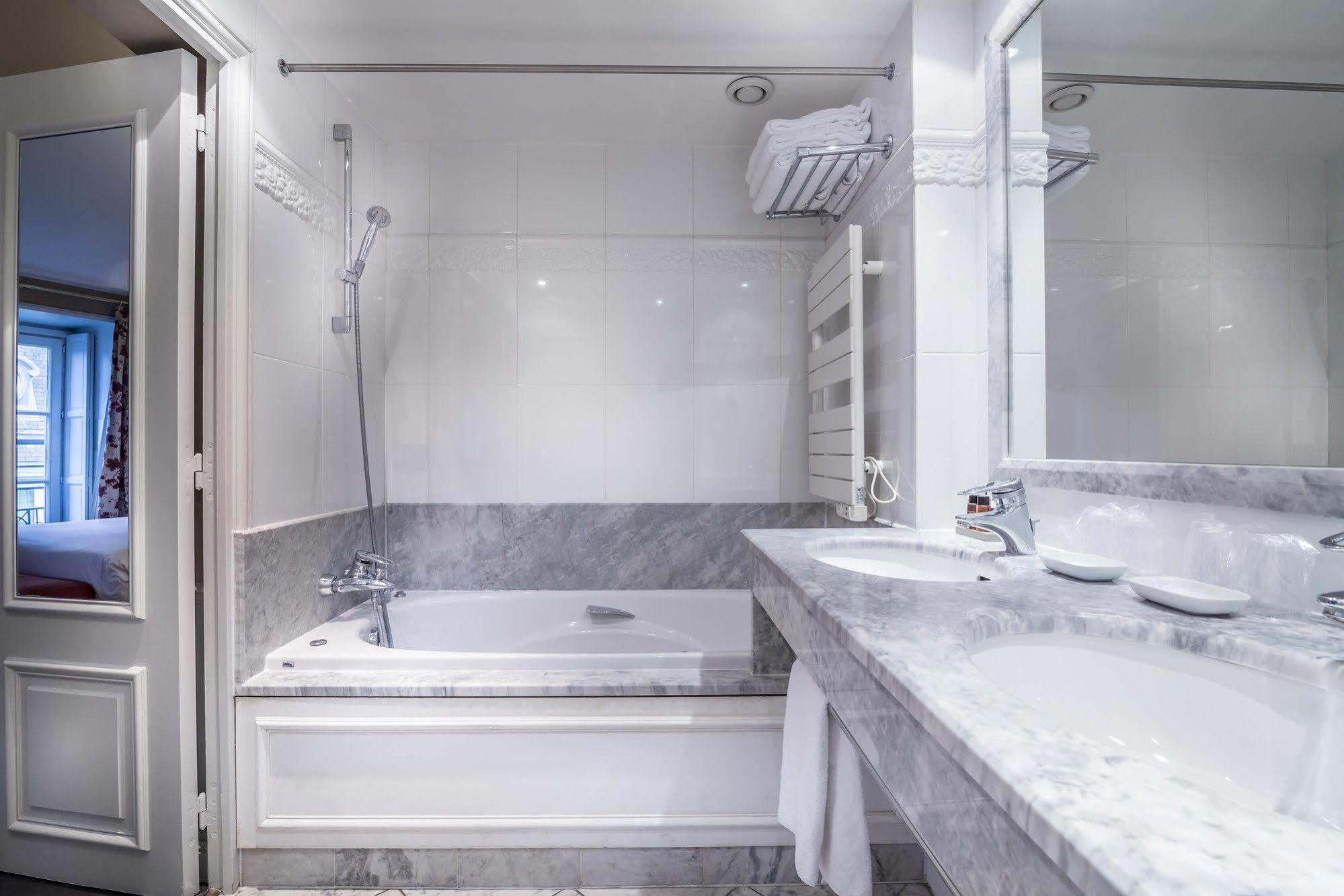 Hotel Le Lavoisier & Paris