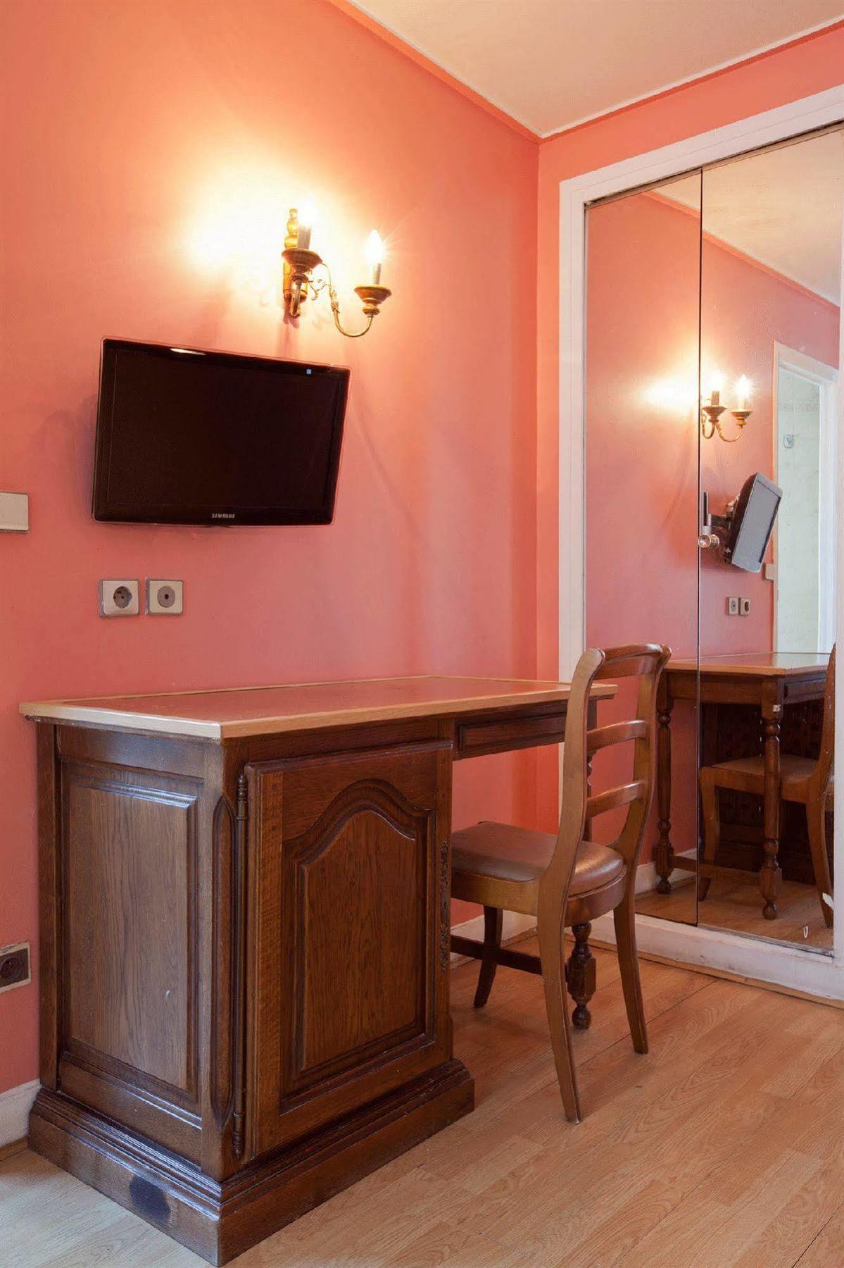 Hotel Bristol Republique Paris