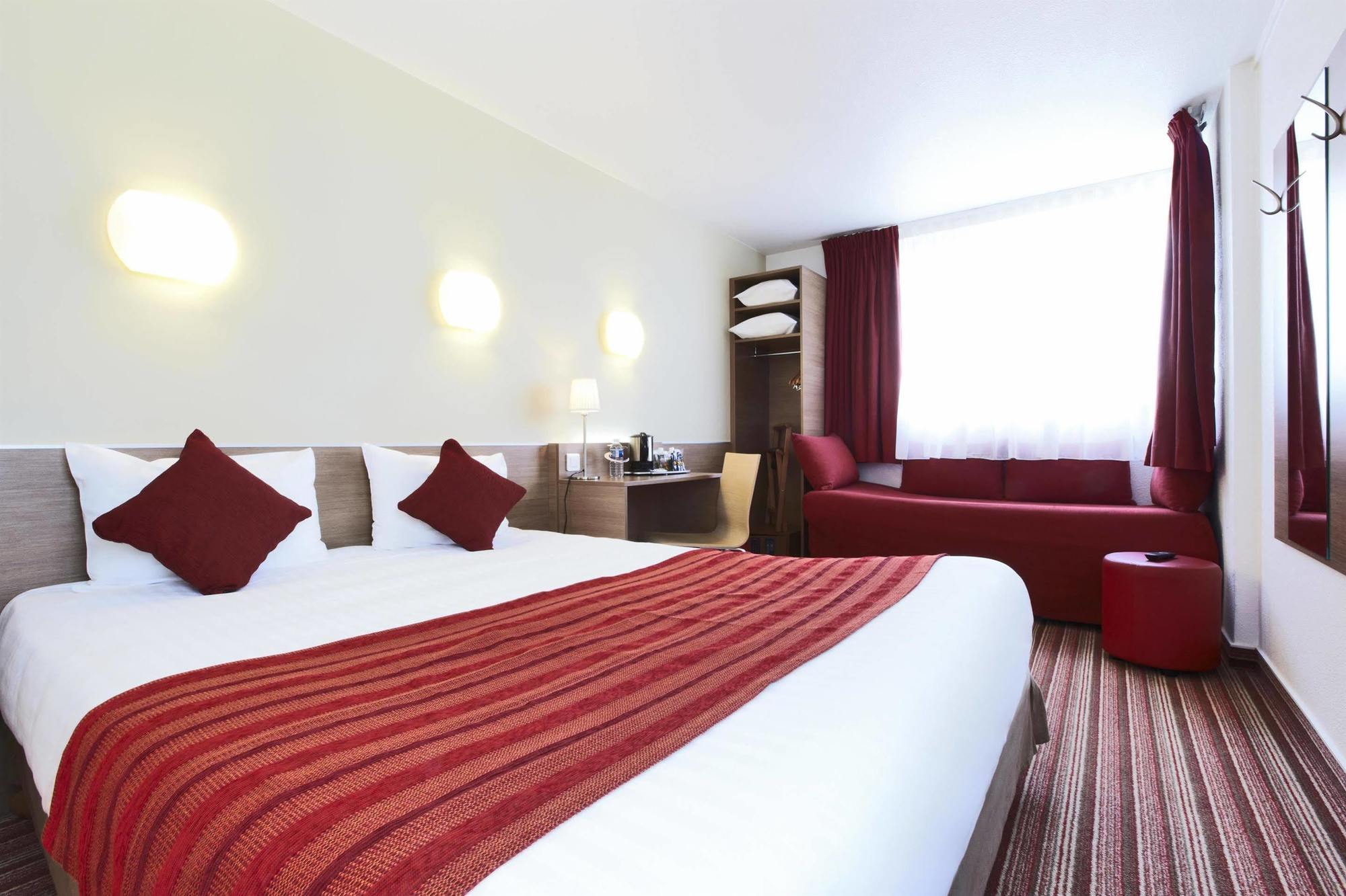 Hotel Kyriad Bercy Village 3*