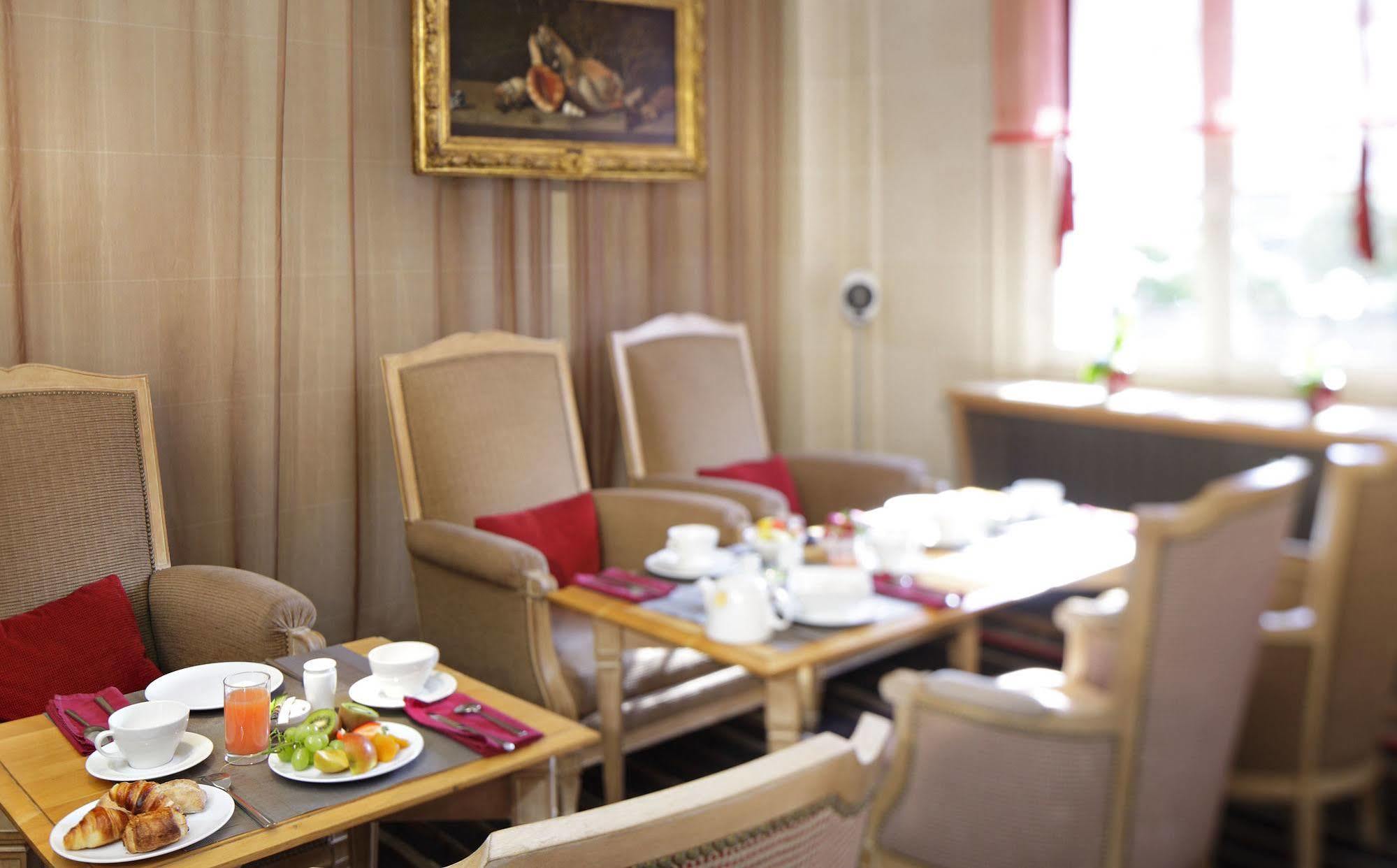 De Banville Hotel