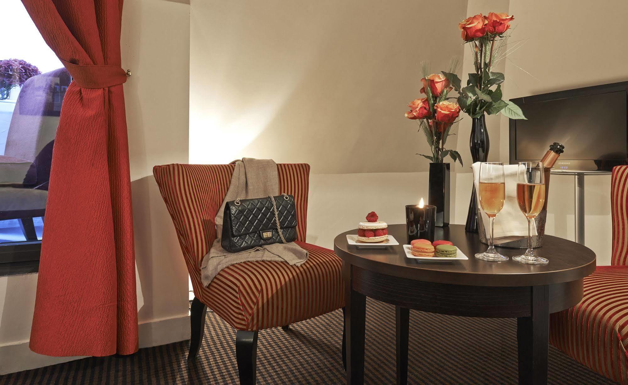 Plaza Tour Eiffel Hotel