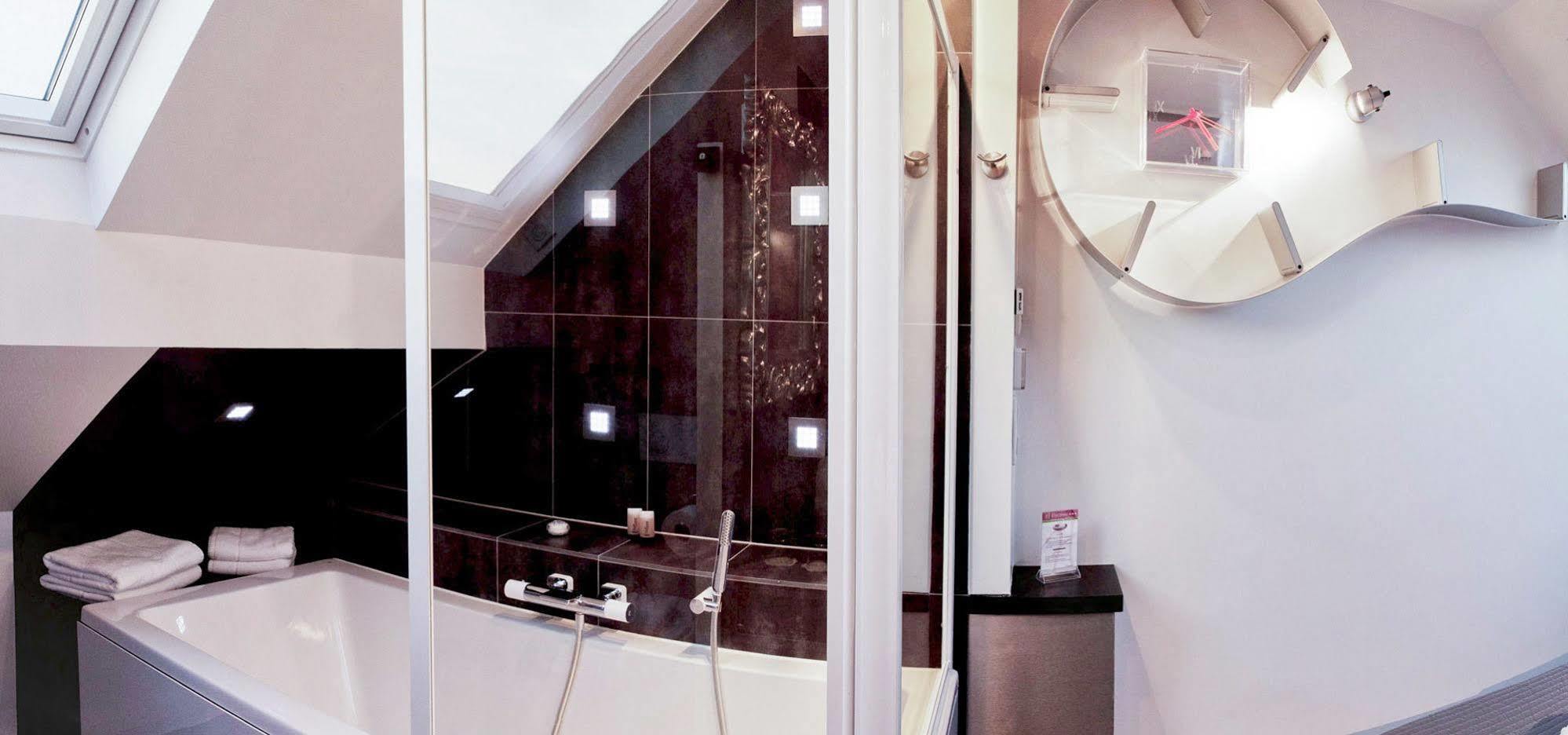 Ecole Hotel 3*