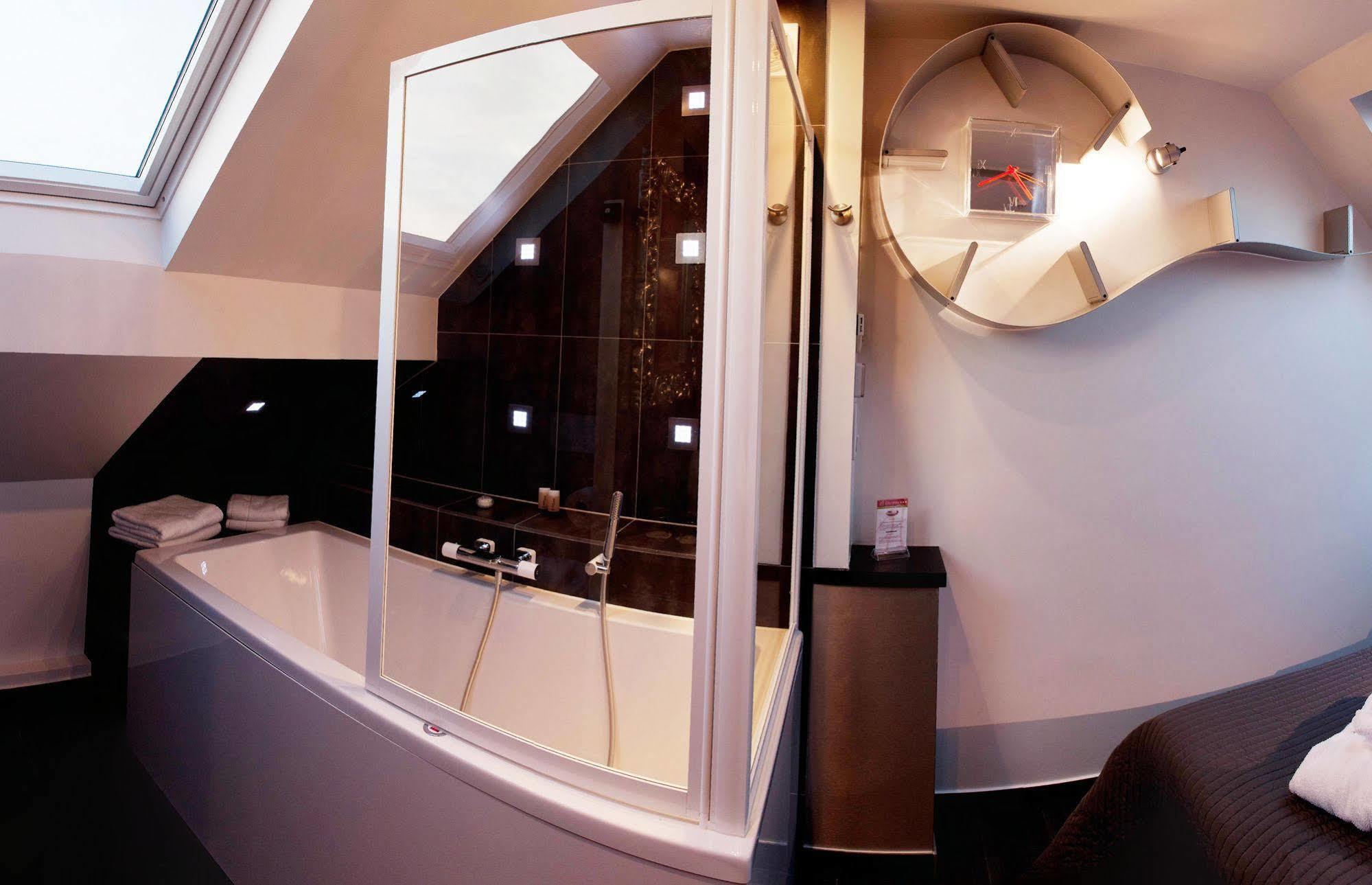 Ecole Hotel 3*
