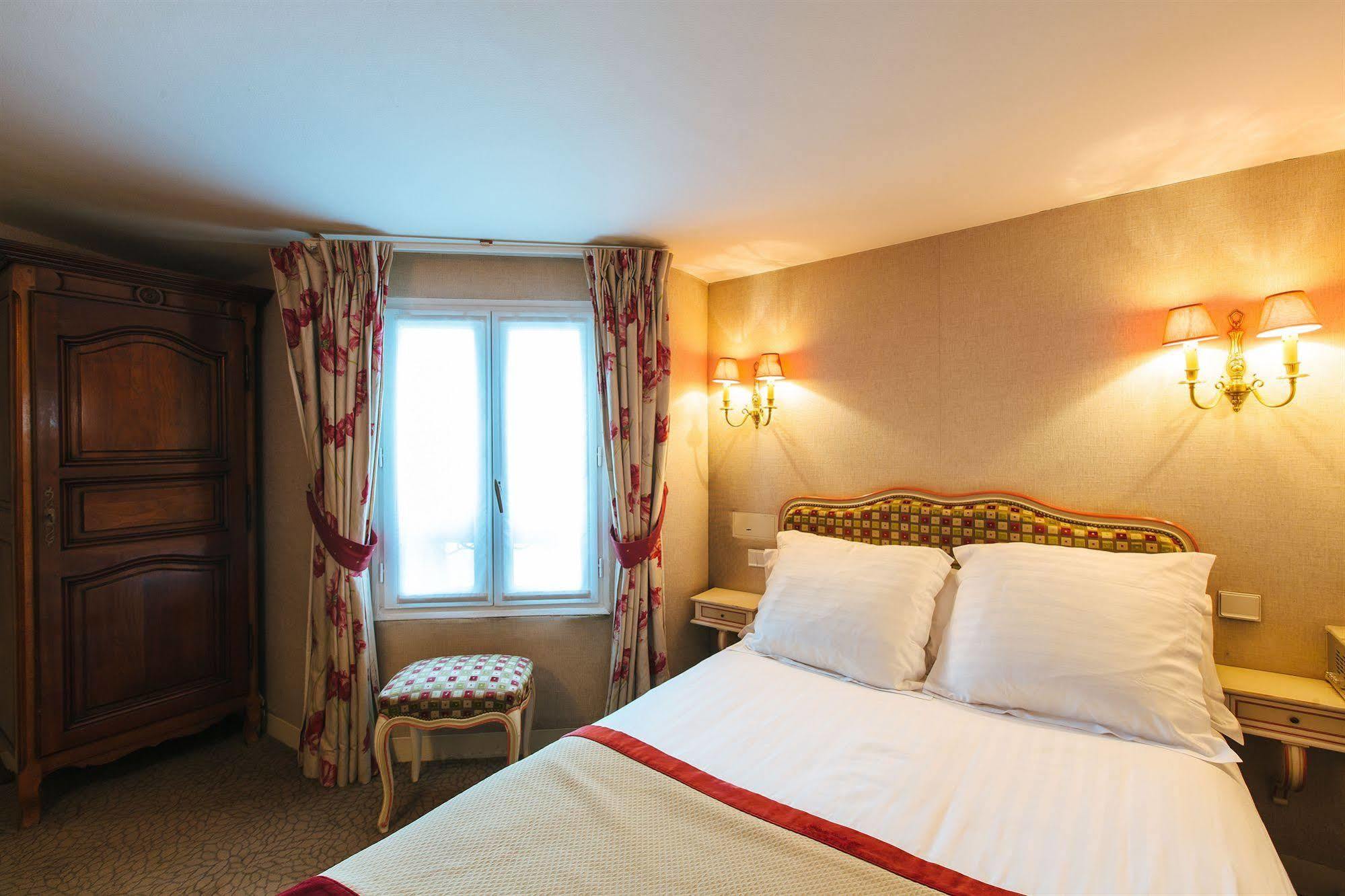 Dauphine Saint Germain Hotel