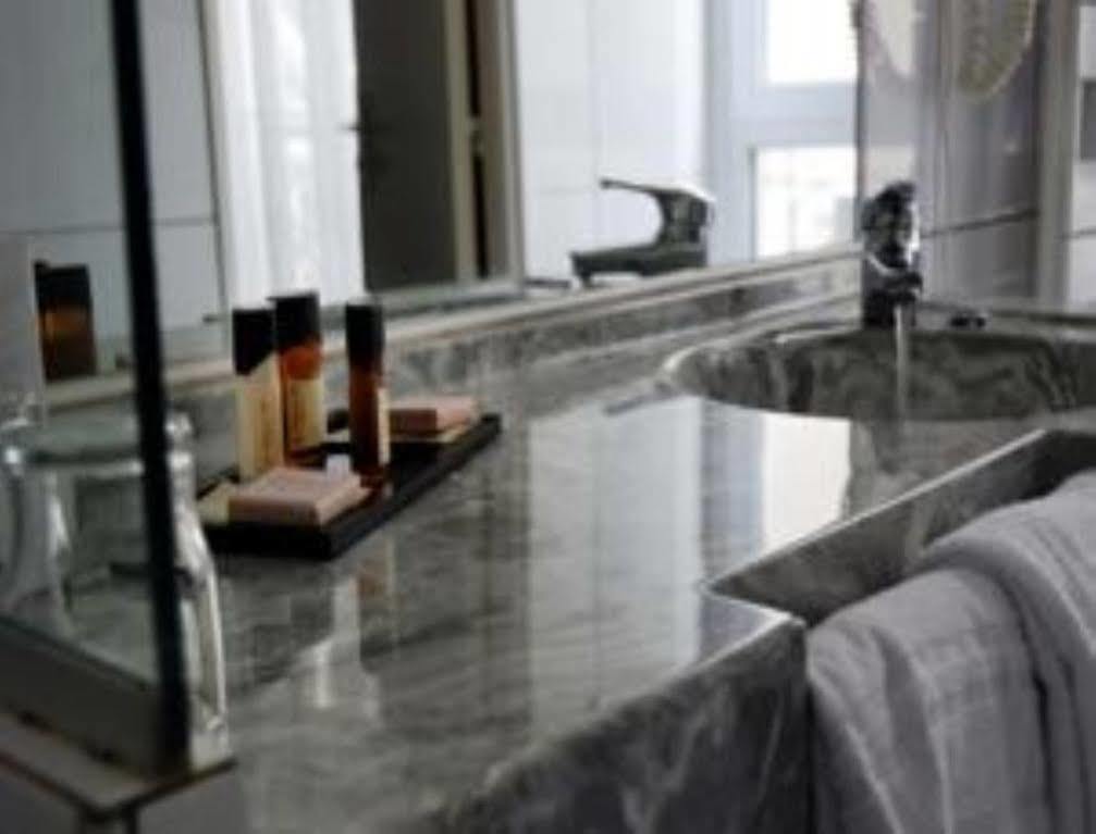 Du Pre Hotel 3*