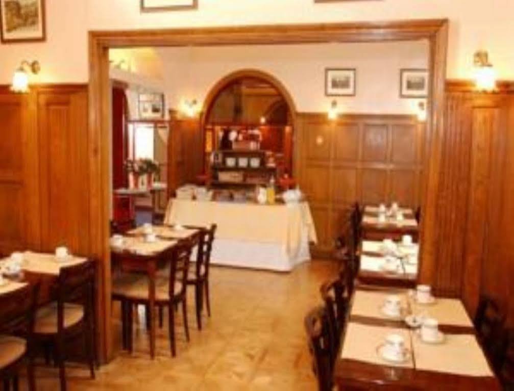 Du Pre Hotel 3*
