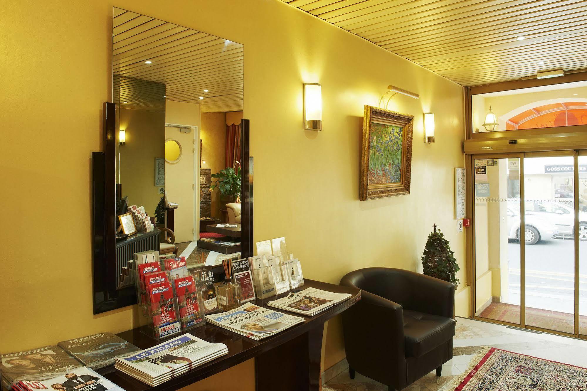 Poussin Hotel 3*
