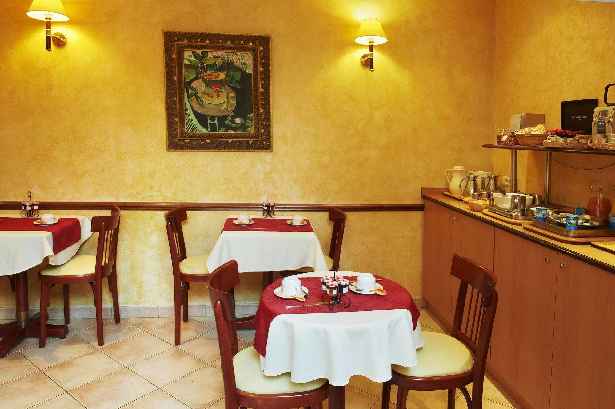 Poussin Hotel
