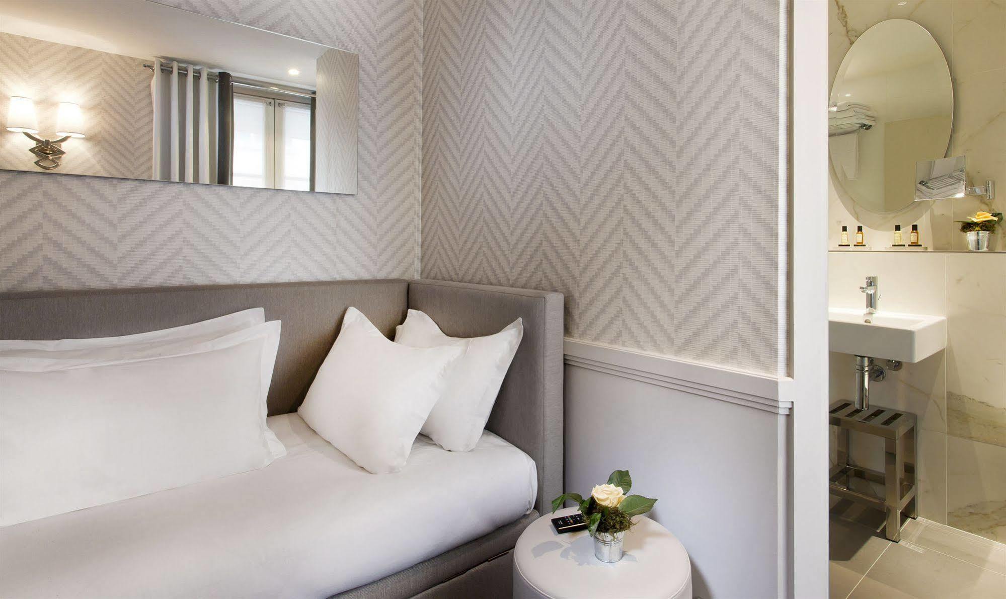 Longchamp Elysees Hotel