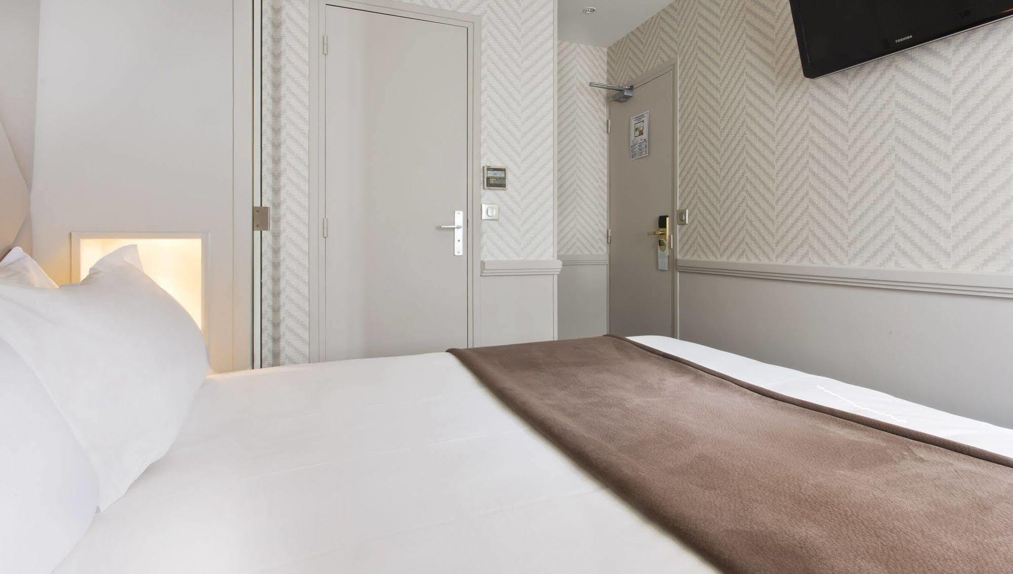 Longchamp Elysees Hotel