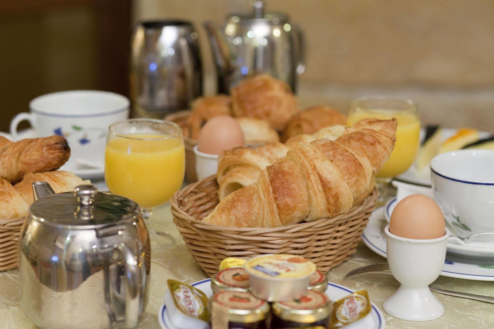 Beaubourg Hotel