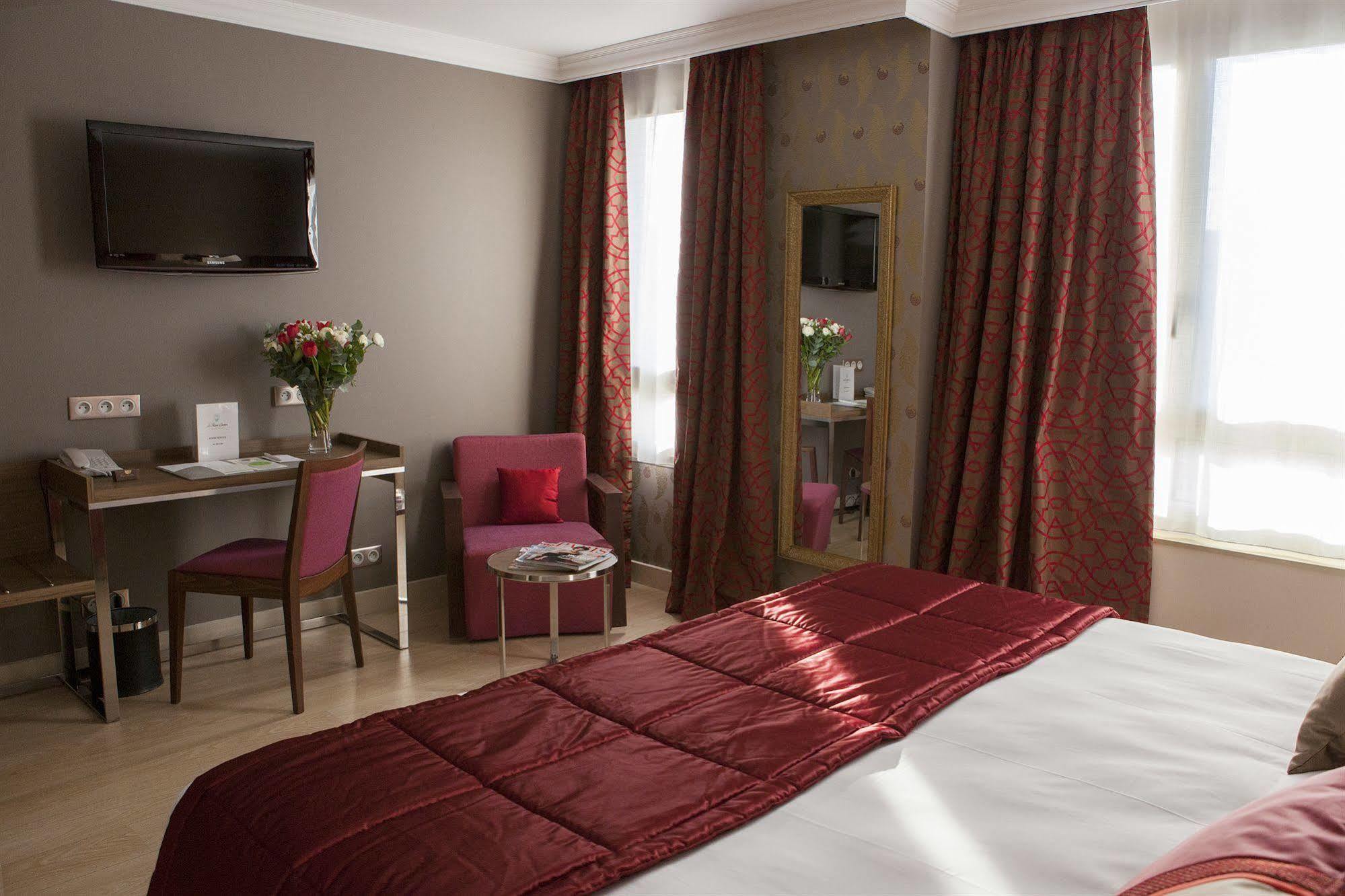 Hotel Royal Garden Champs-elysees 4*