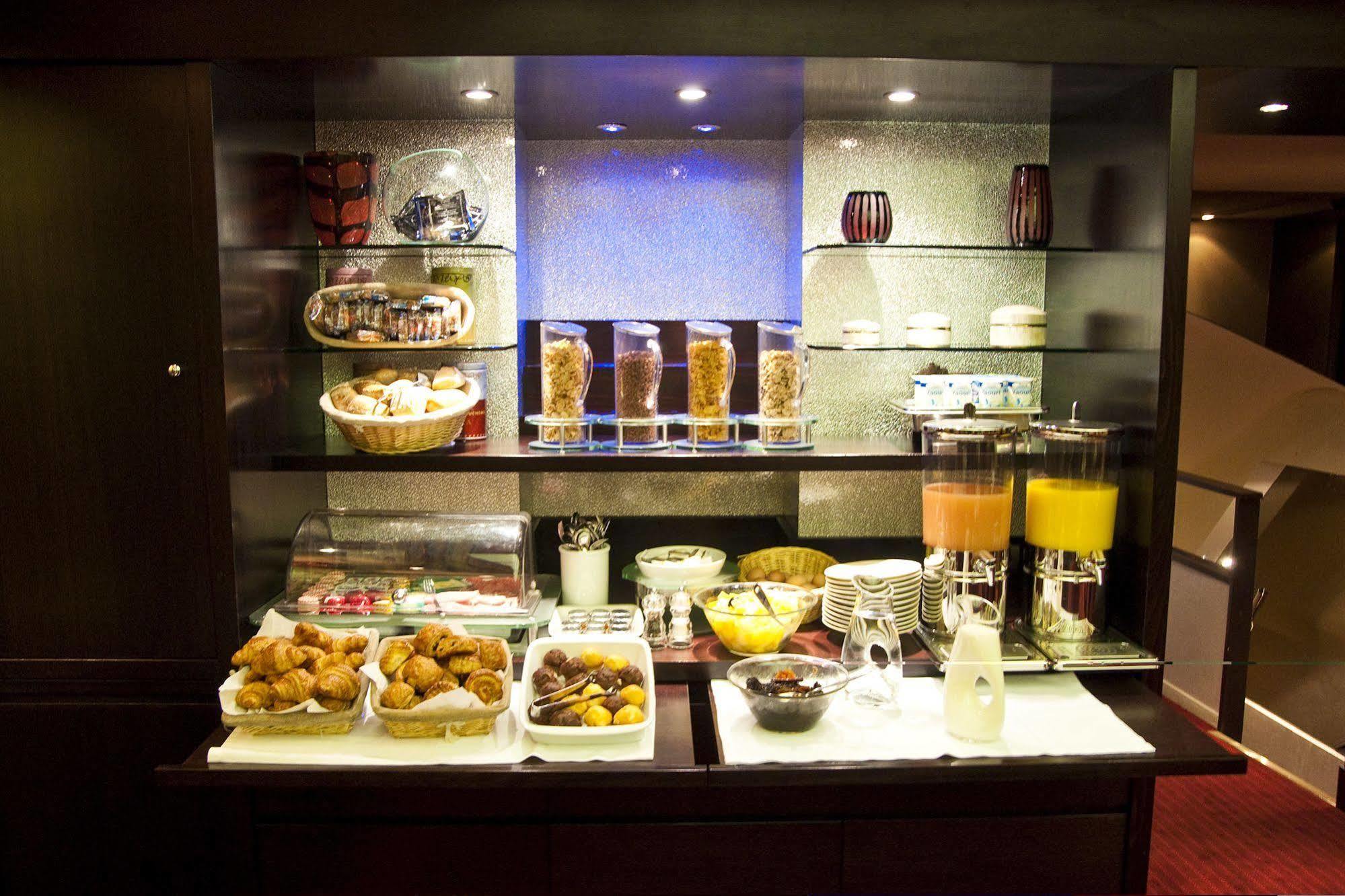 Courcelles Etoile Hotel 3*