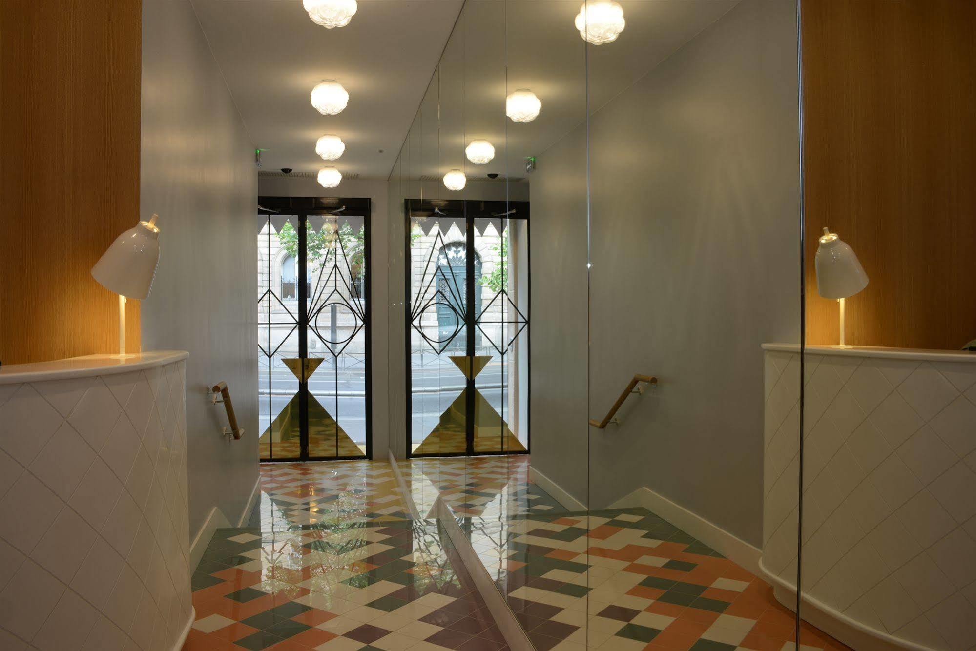 Le Lapin Blanc Hotel 4*