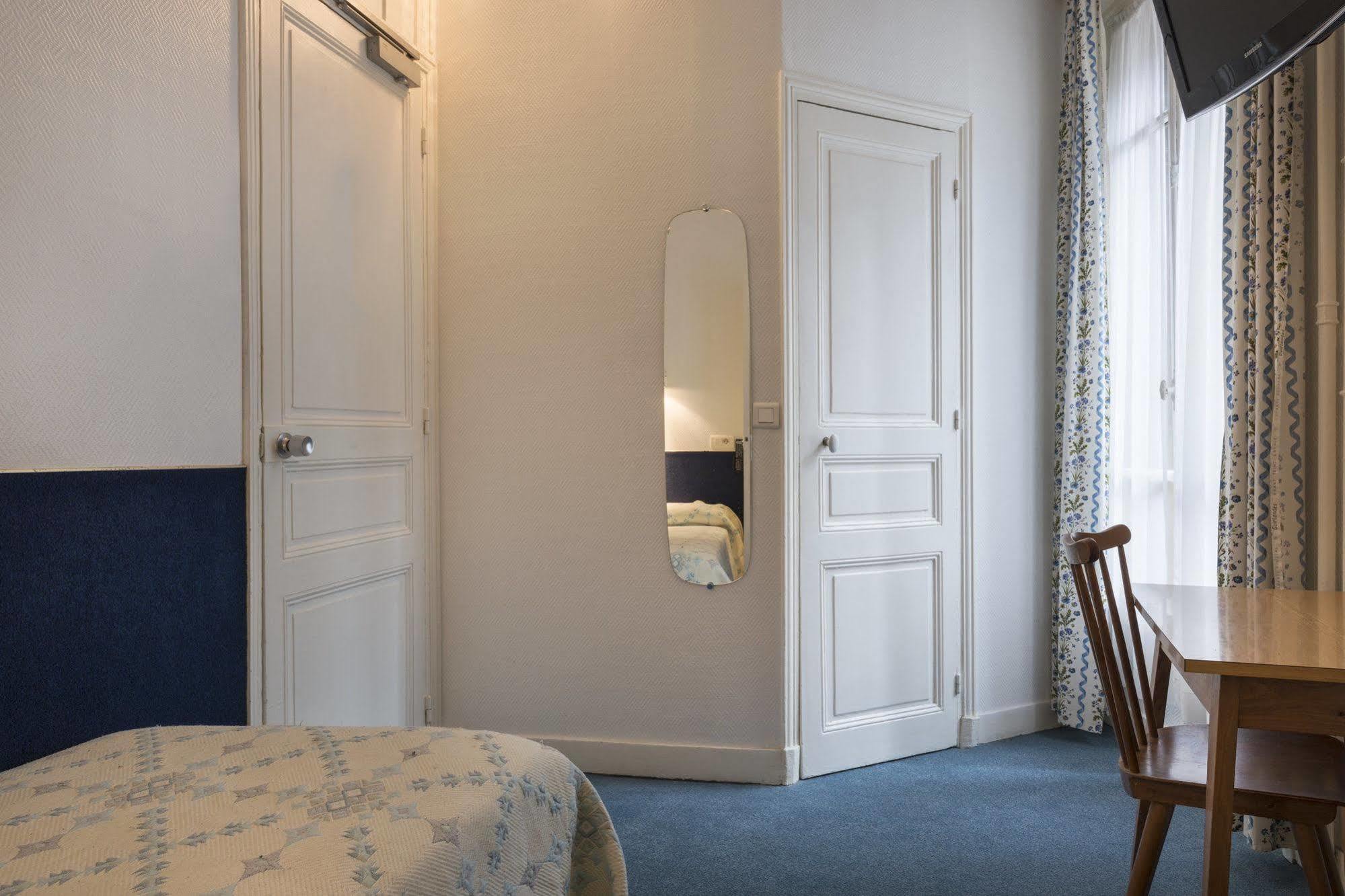 Romantic & 4* Paris
