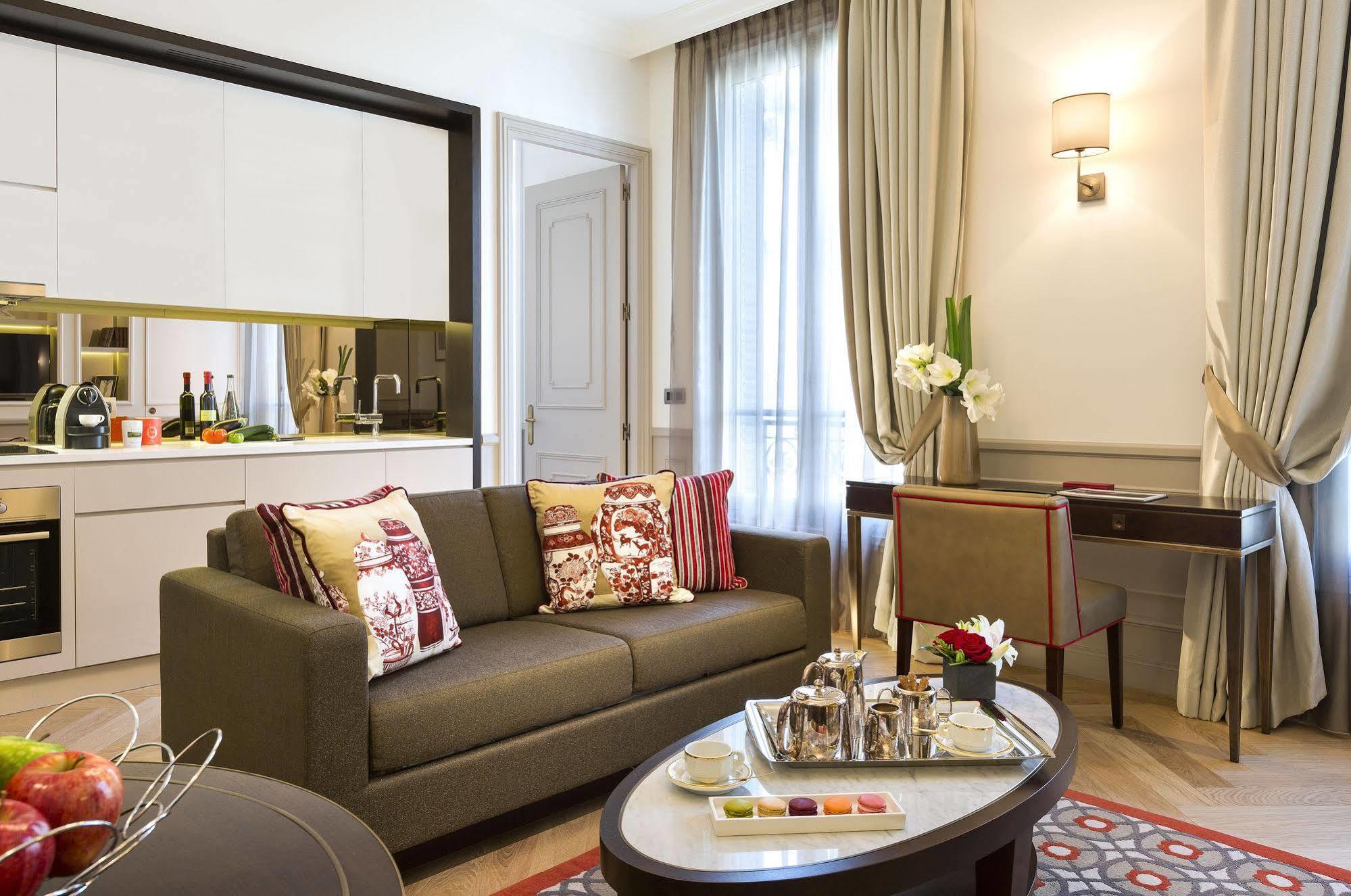 La Clef Tour Eiffel By The Crest Collection