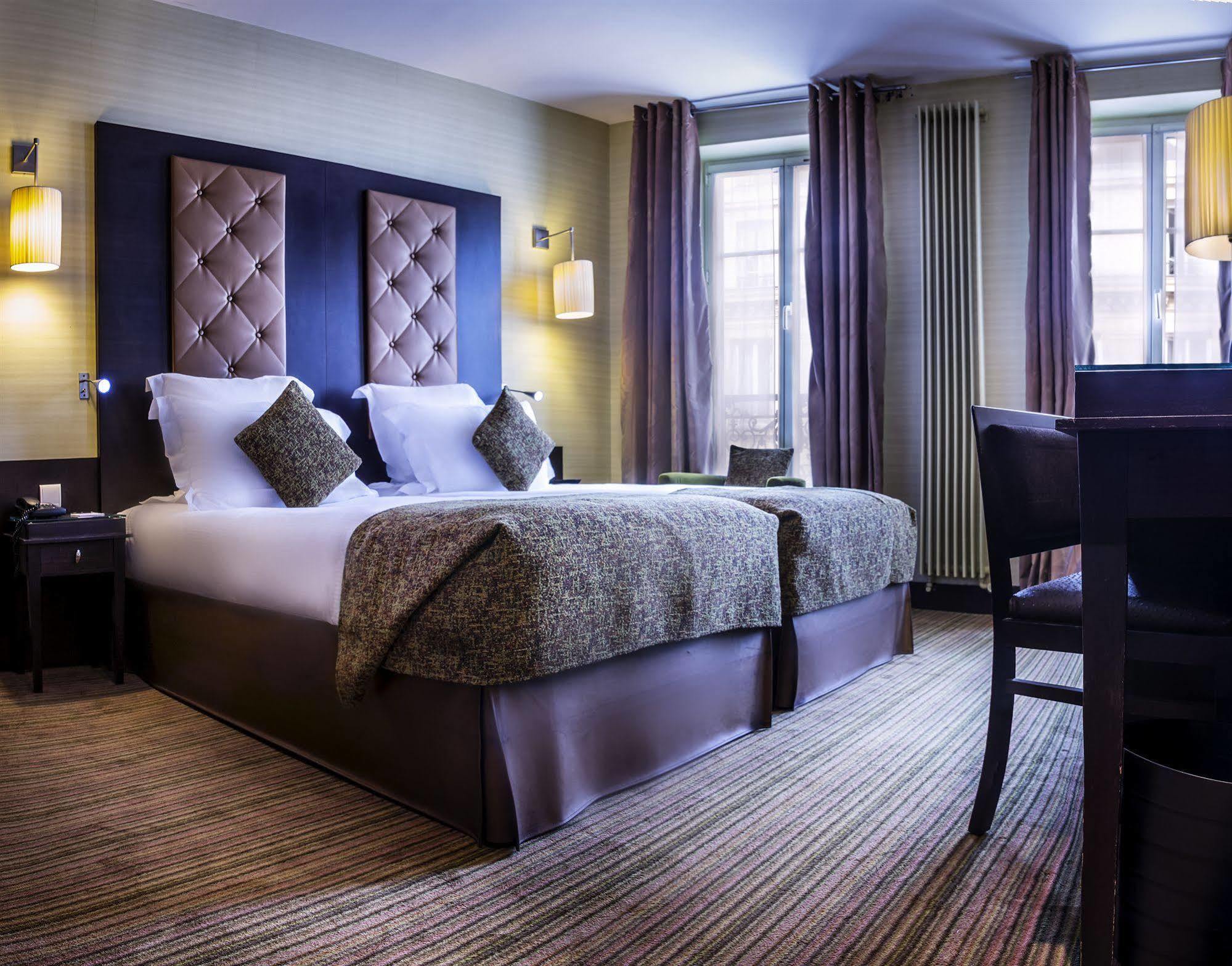 Hotel Elysées Bassano Paris