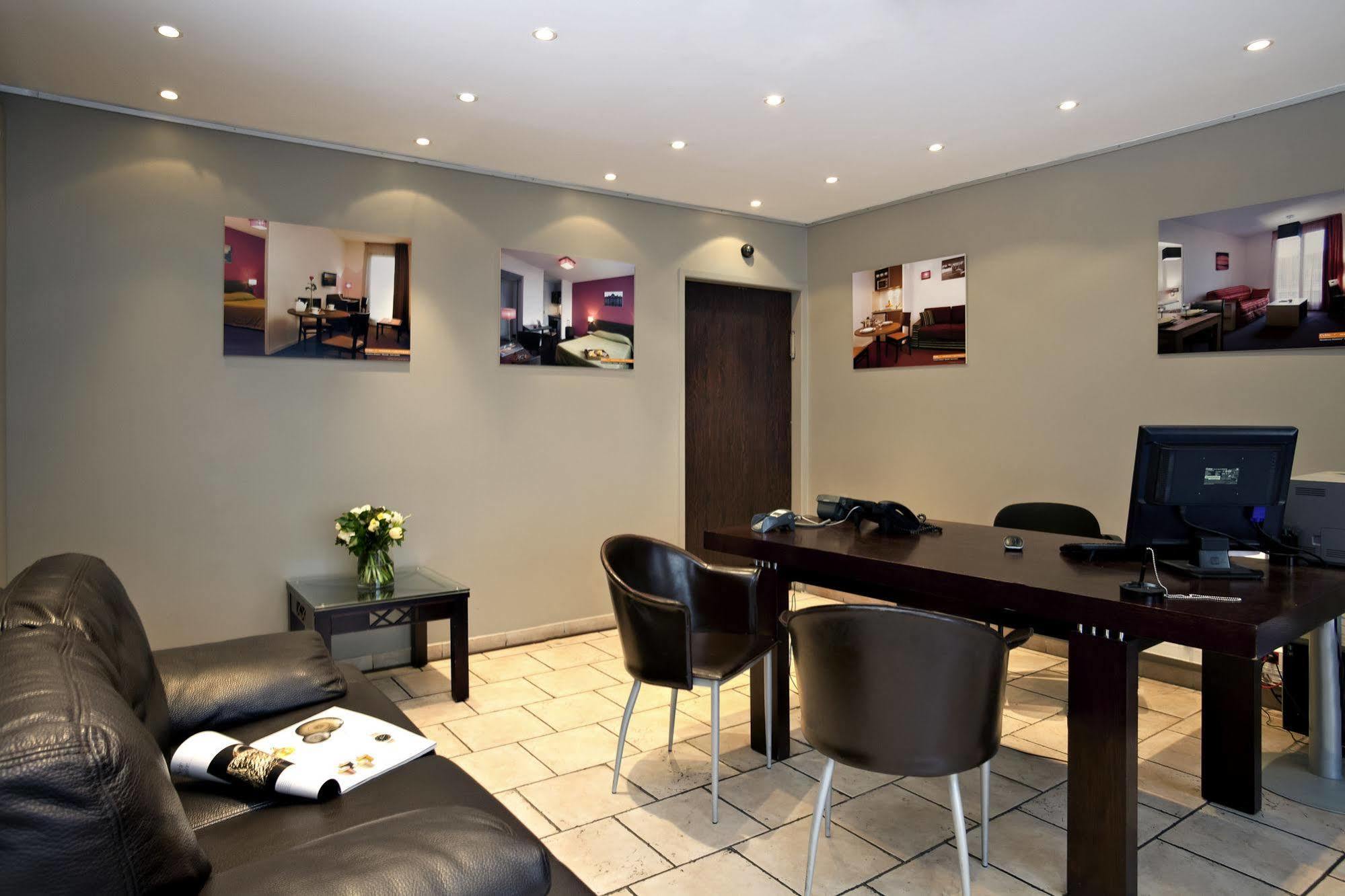 Adagio Access Tour Eiffel St Charles Aparthotel