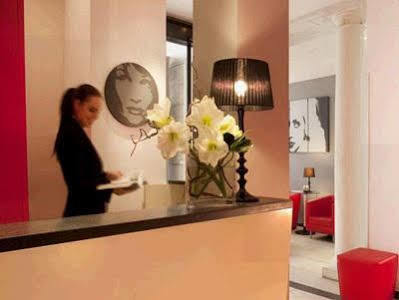 Villathena Paris