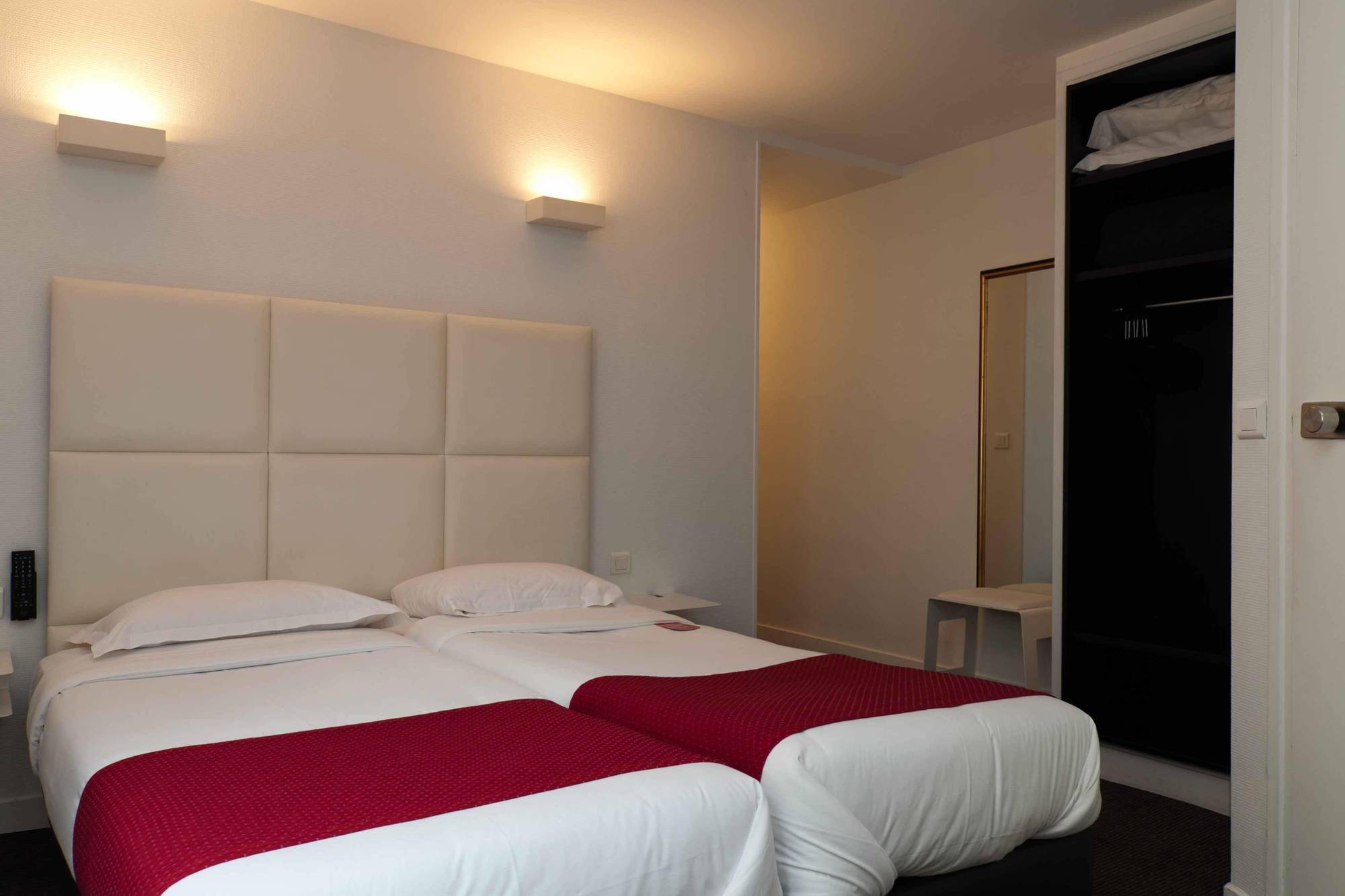 The Originals City, Lecourbe, Tour Eiffel 3* Paris