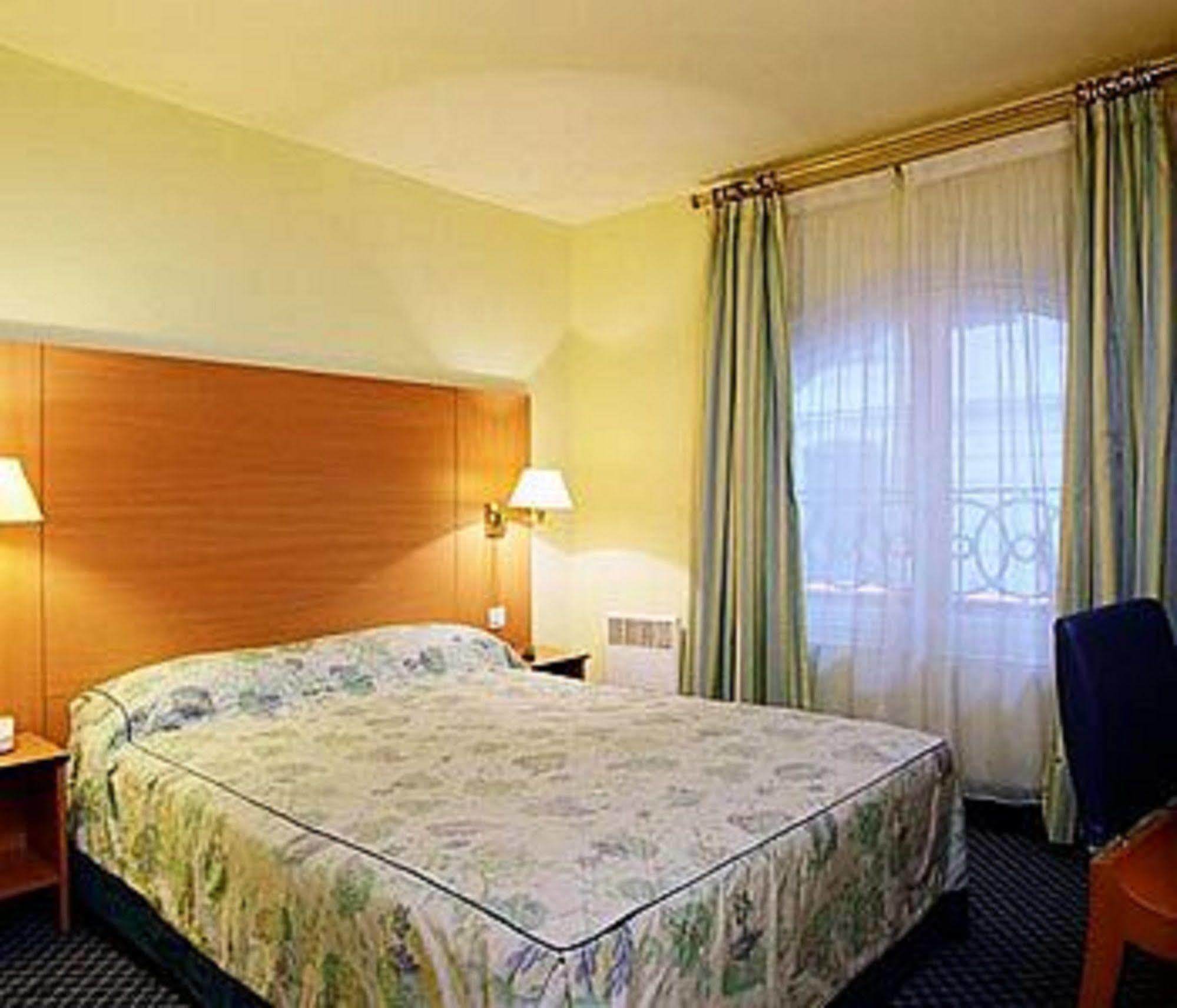 Hotel Lautrec Opera Paris