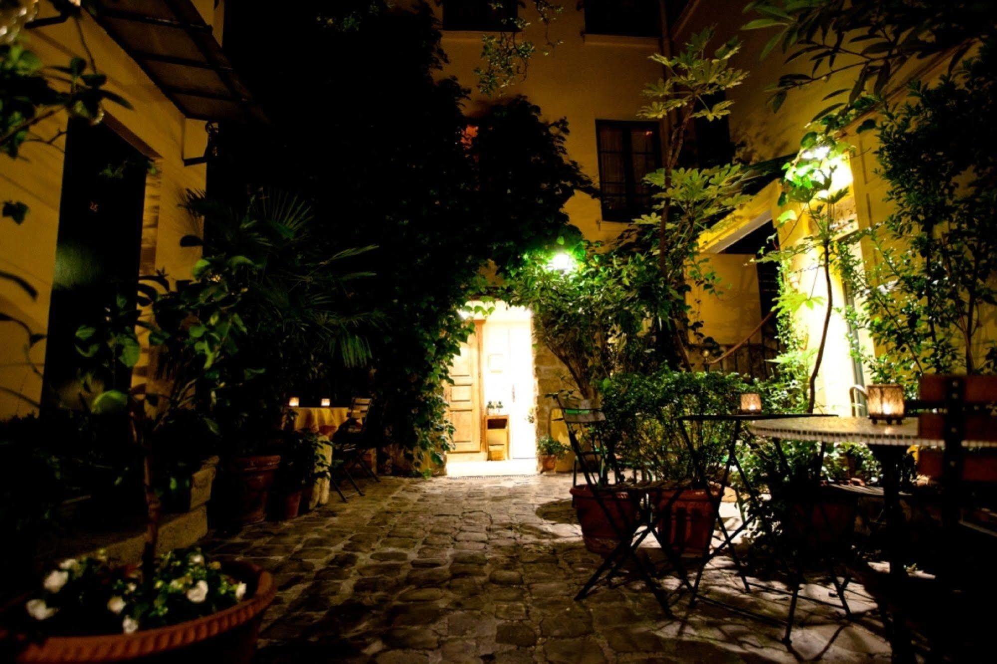 De La Tulipe Hotel 3*