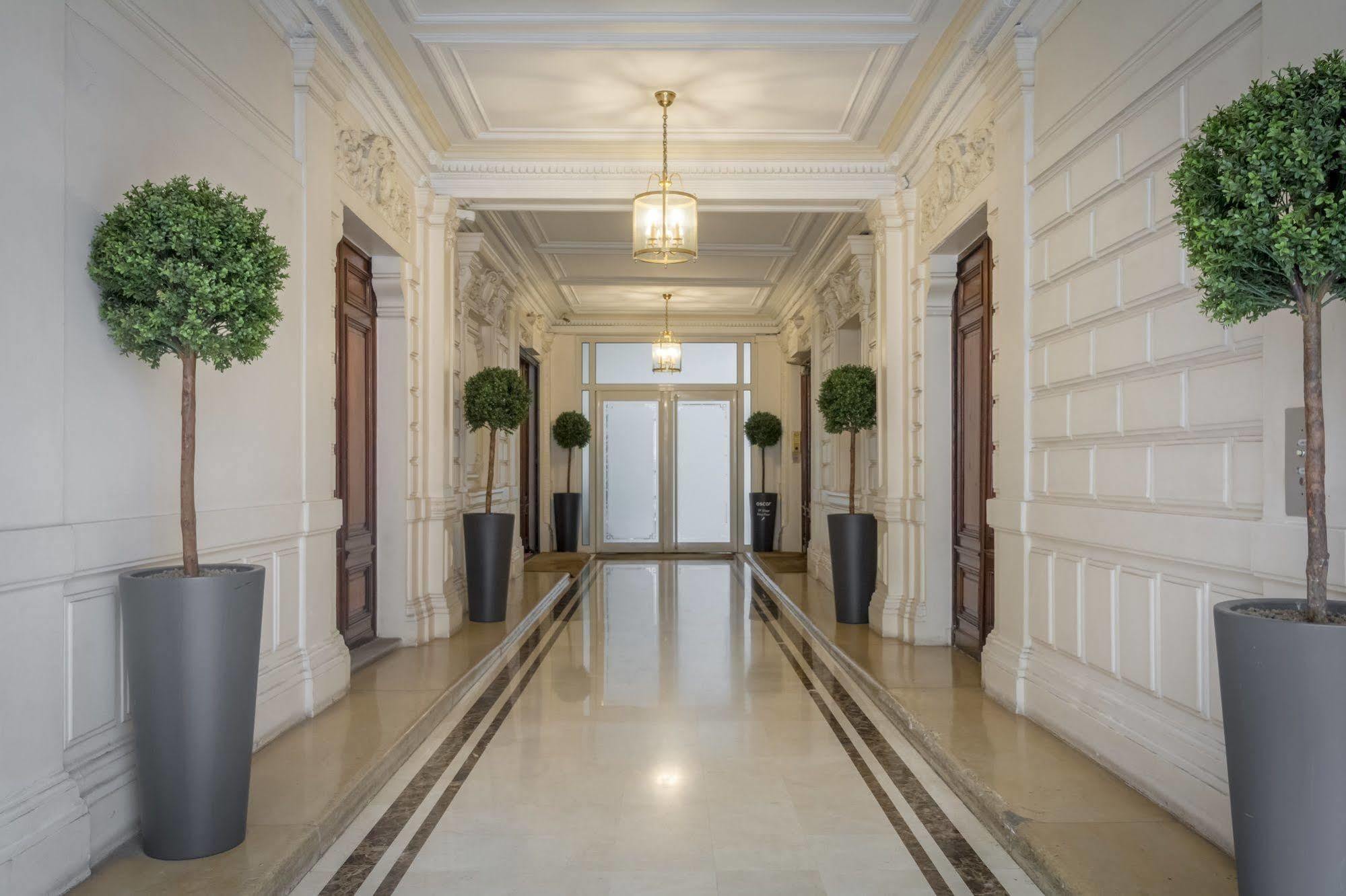Chez Oscar Apart’hôtel Champs Elysées Paris