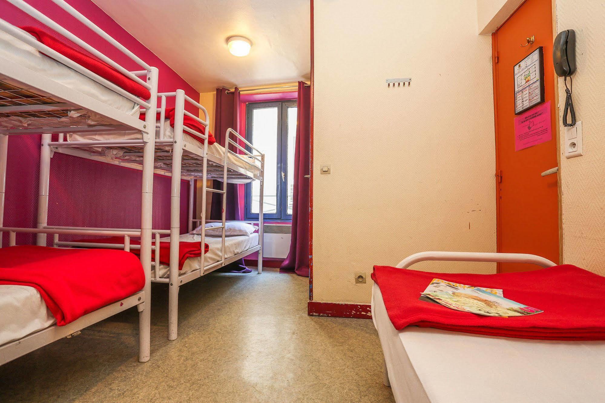 Hostel Young And Happy Latin Quarter By Hiphophostels
