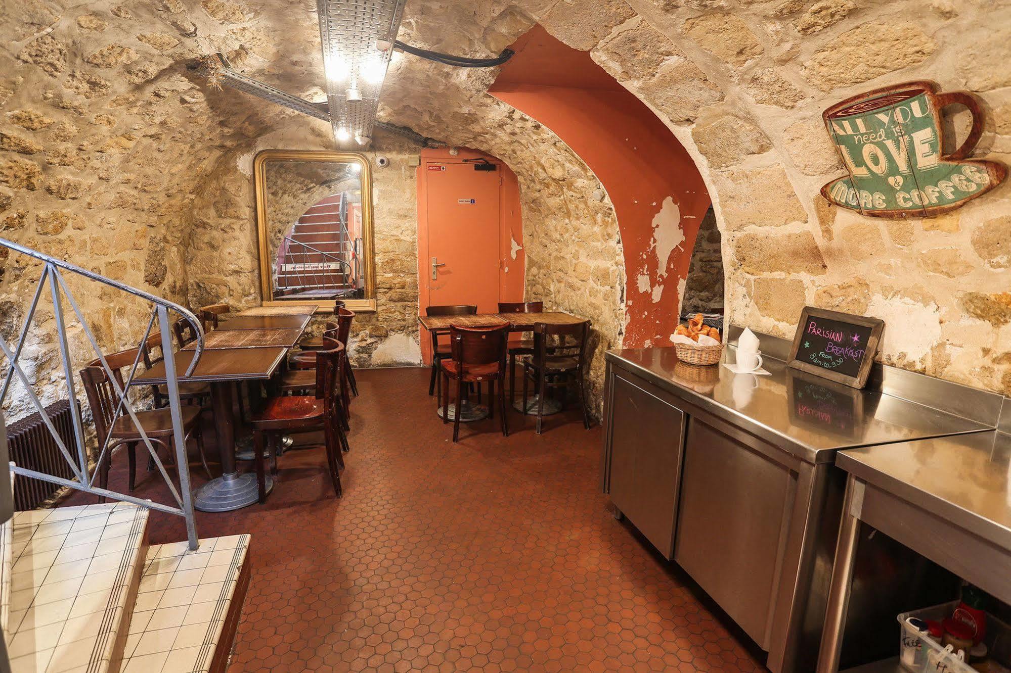Hostel Young And Happy Latin Quarter By Hiphophostels *