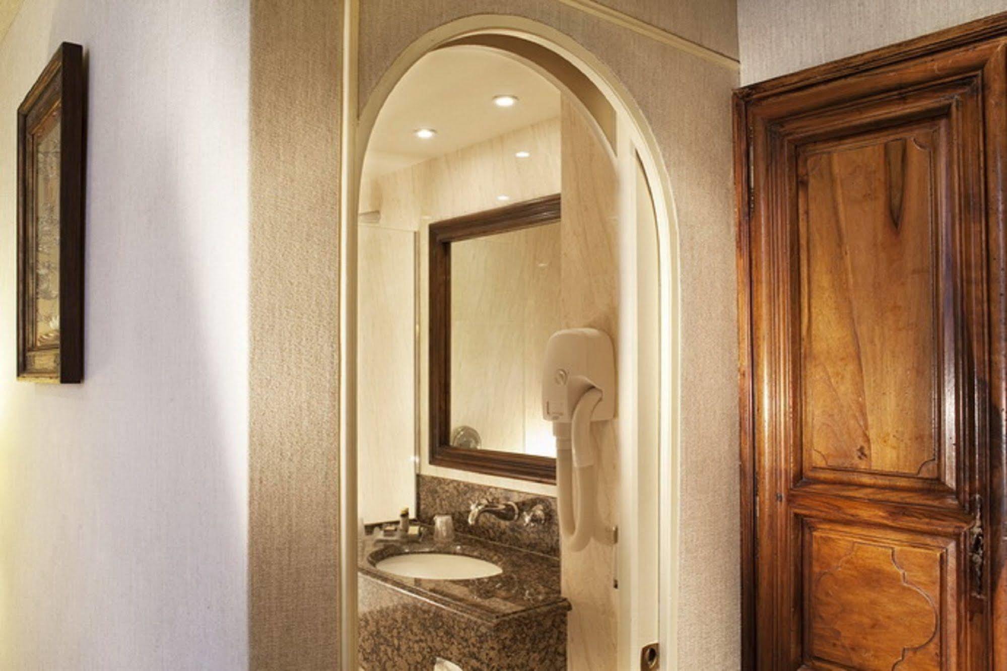 Left Bank Saint Germain 3* Paris