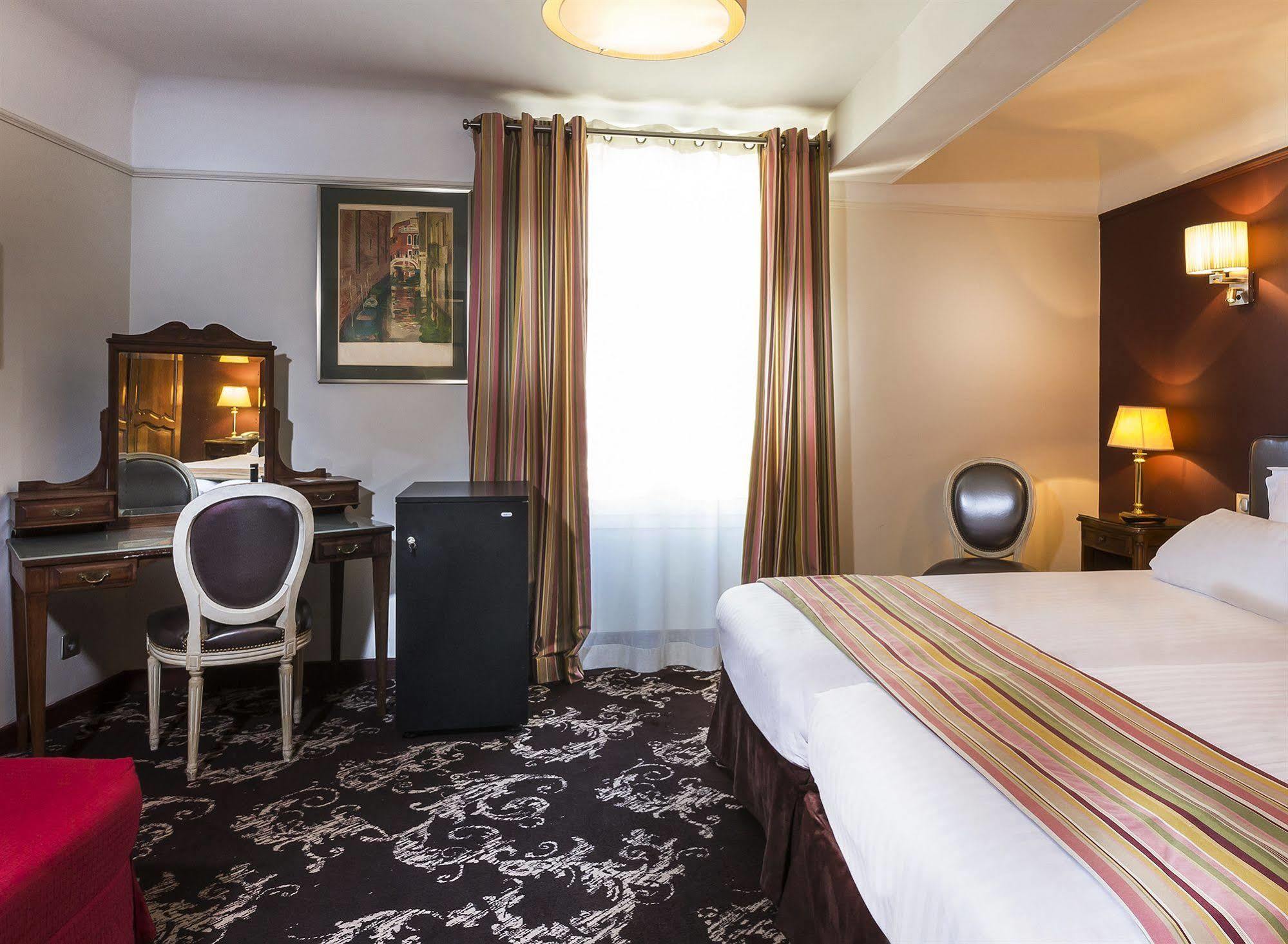 Crystal Hotel 3*