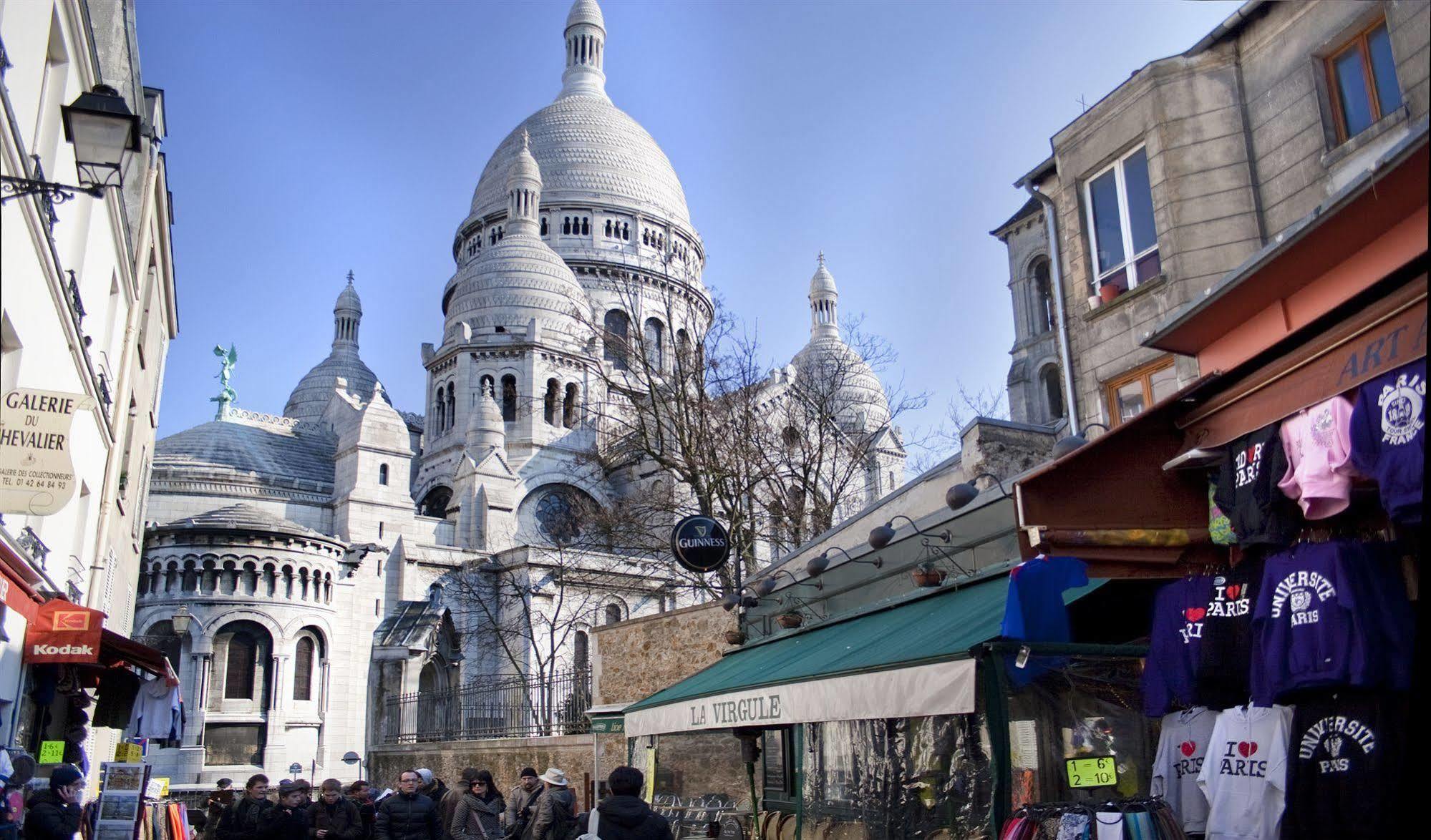Blanche Montmartre Paris