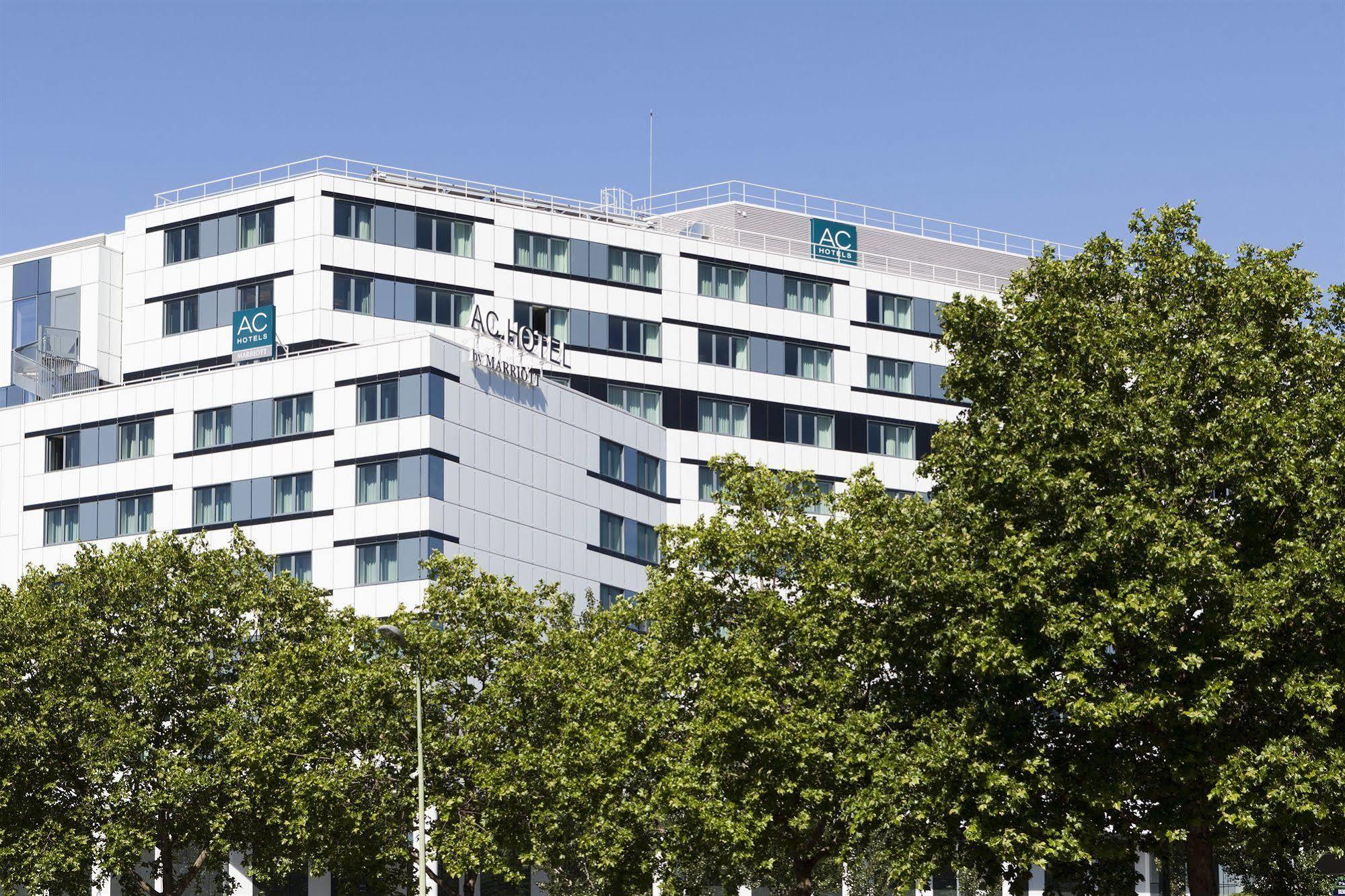 Hotel Ac Porte Maillot By Marriott 4*