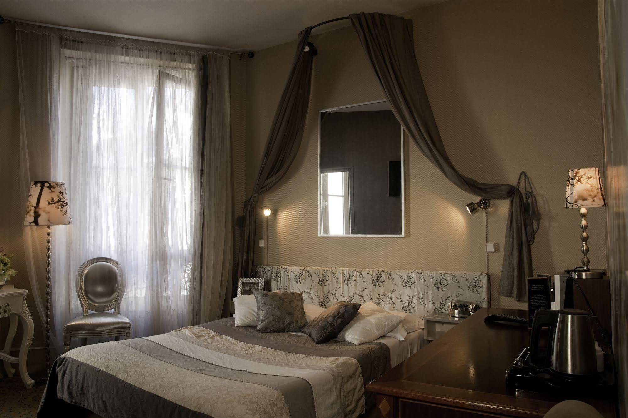 Petit Saint-honoré Hotel 2*