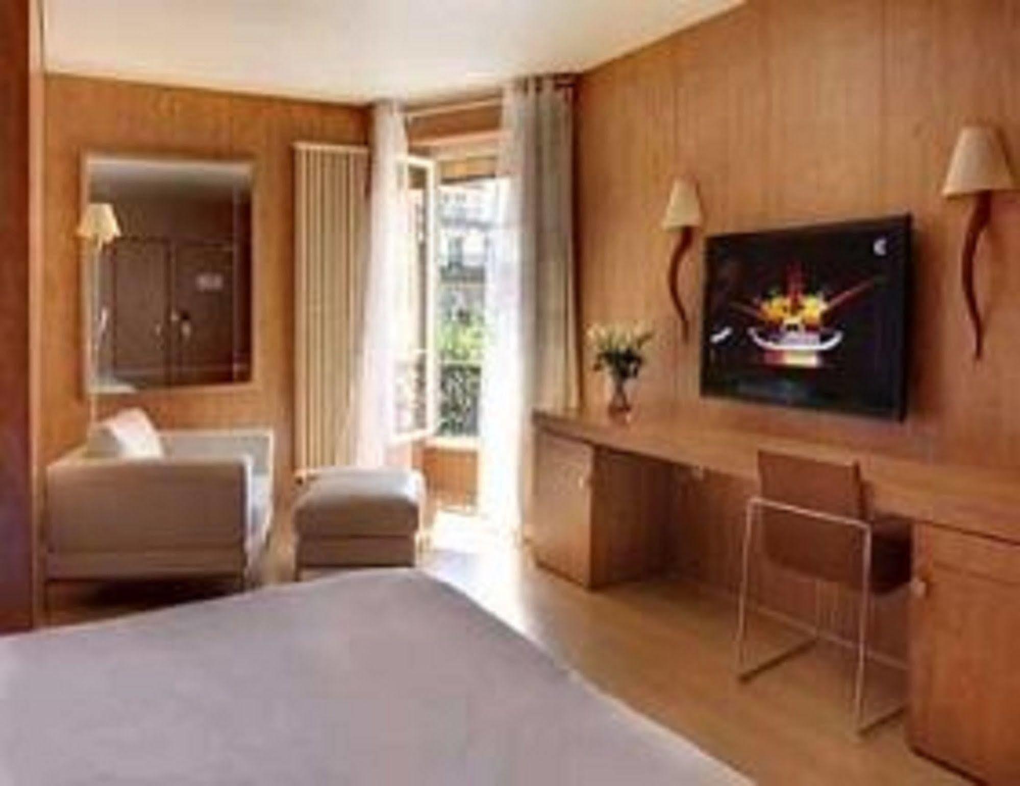 Hotel Western Ronceray Opéra Paris