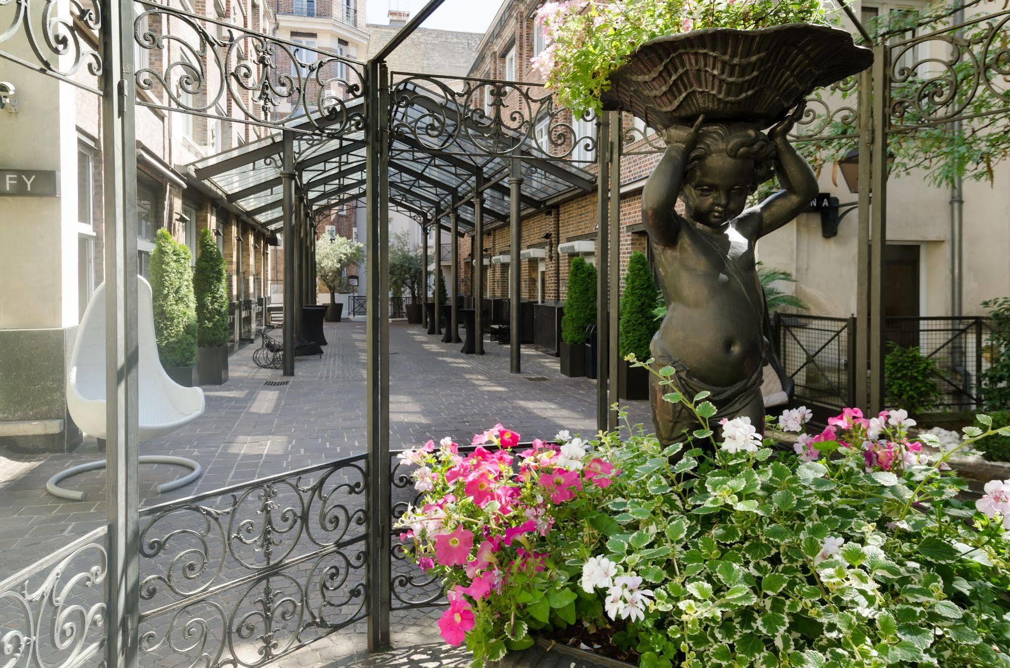 Les Jardins Du Marais 4*
