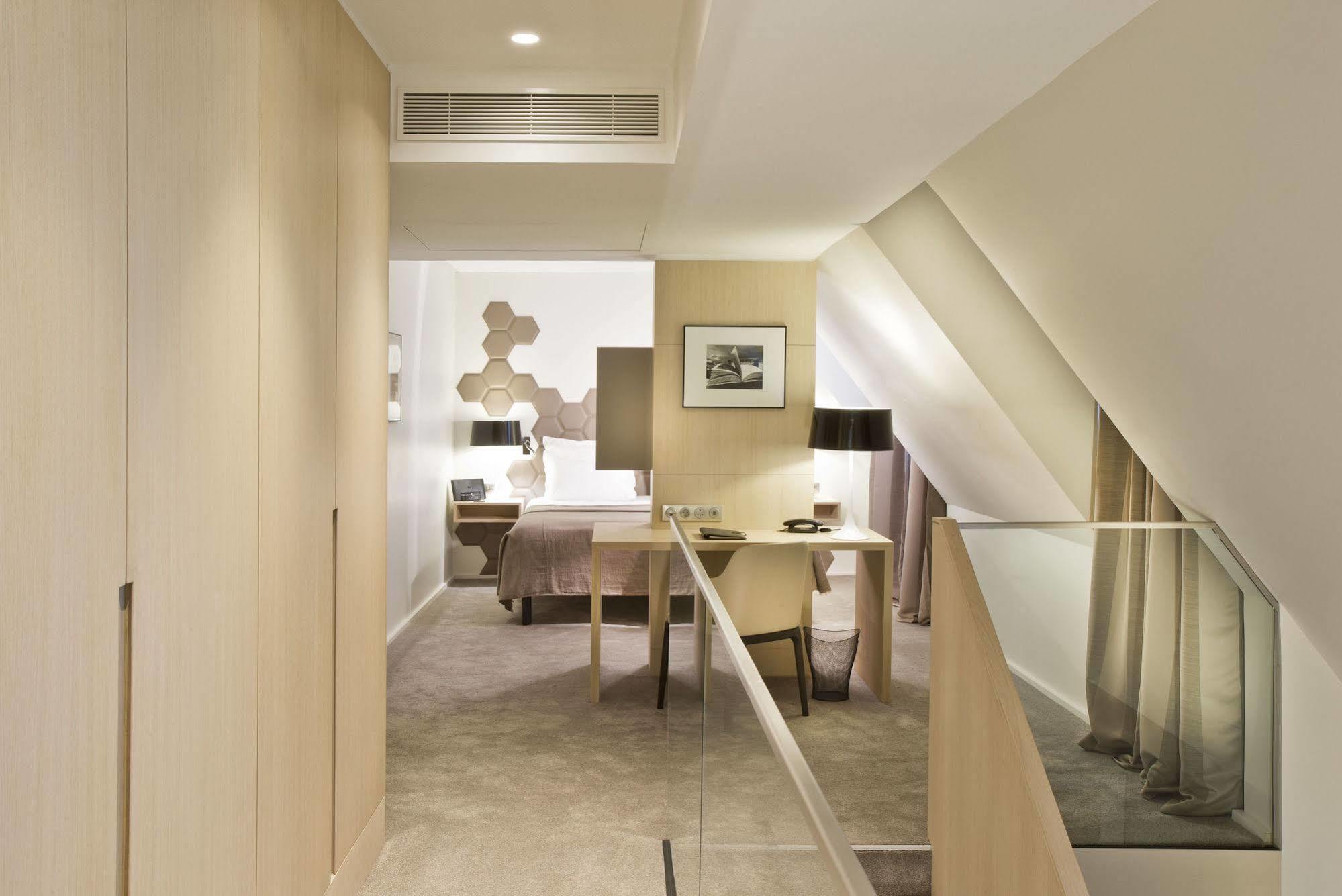 California 4* Paris