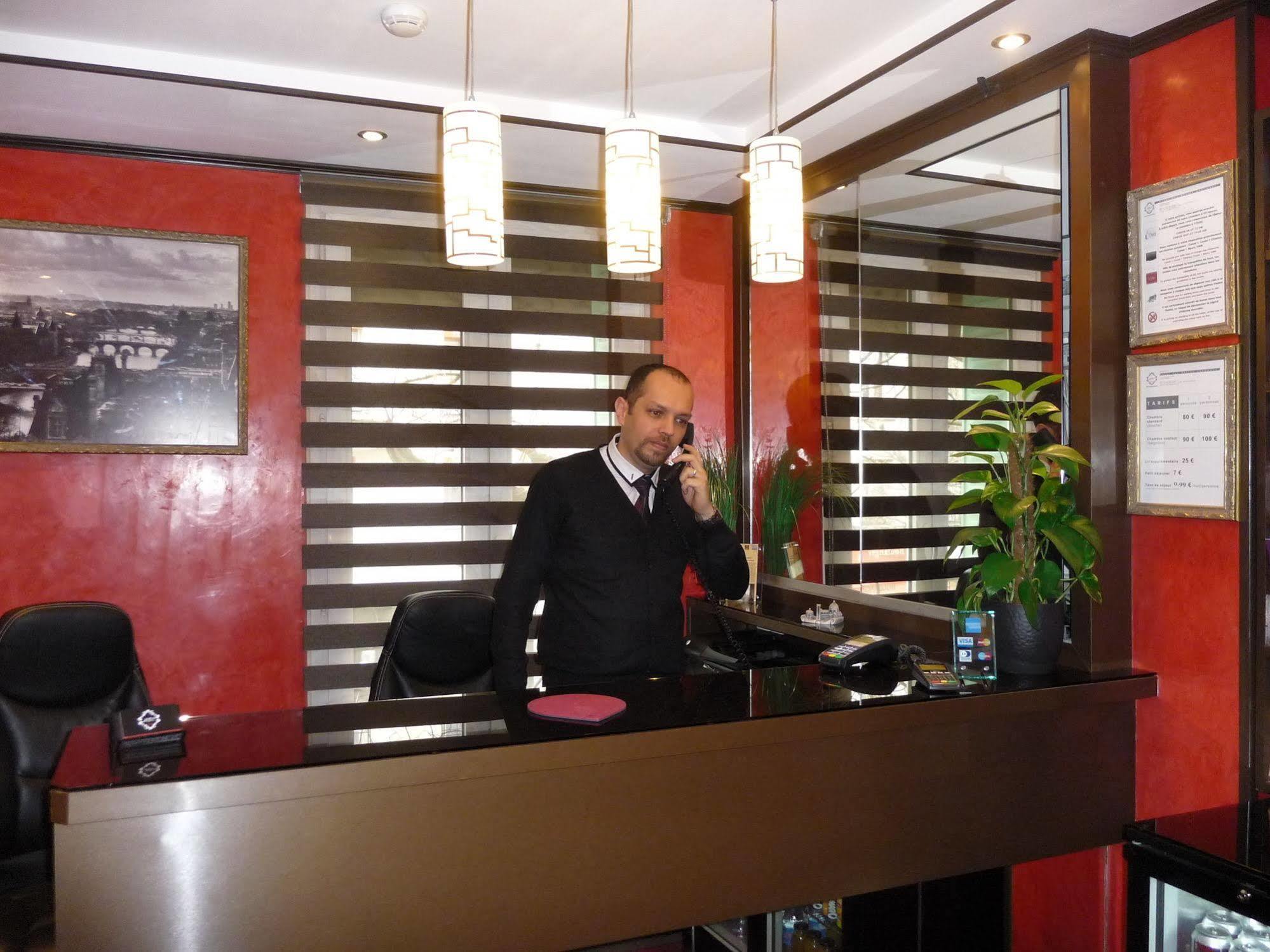 Hotel Des Buttes Chaumont Paris