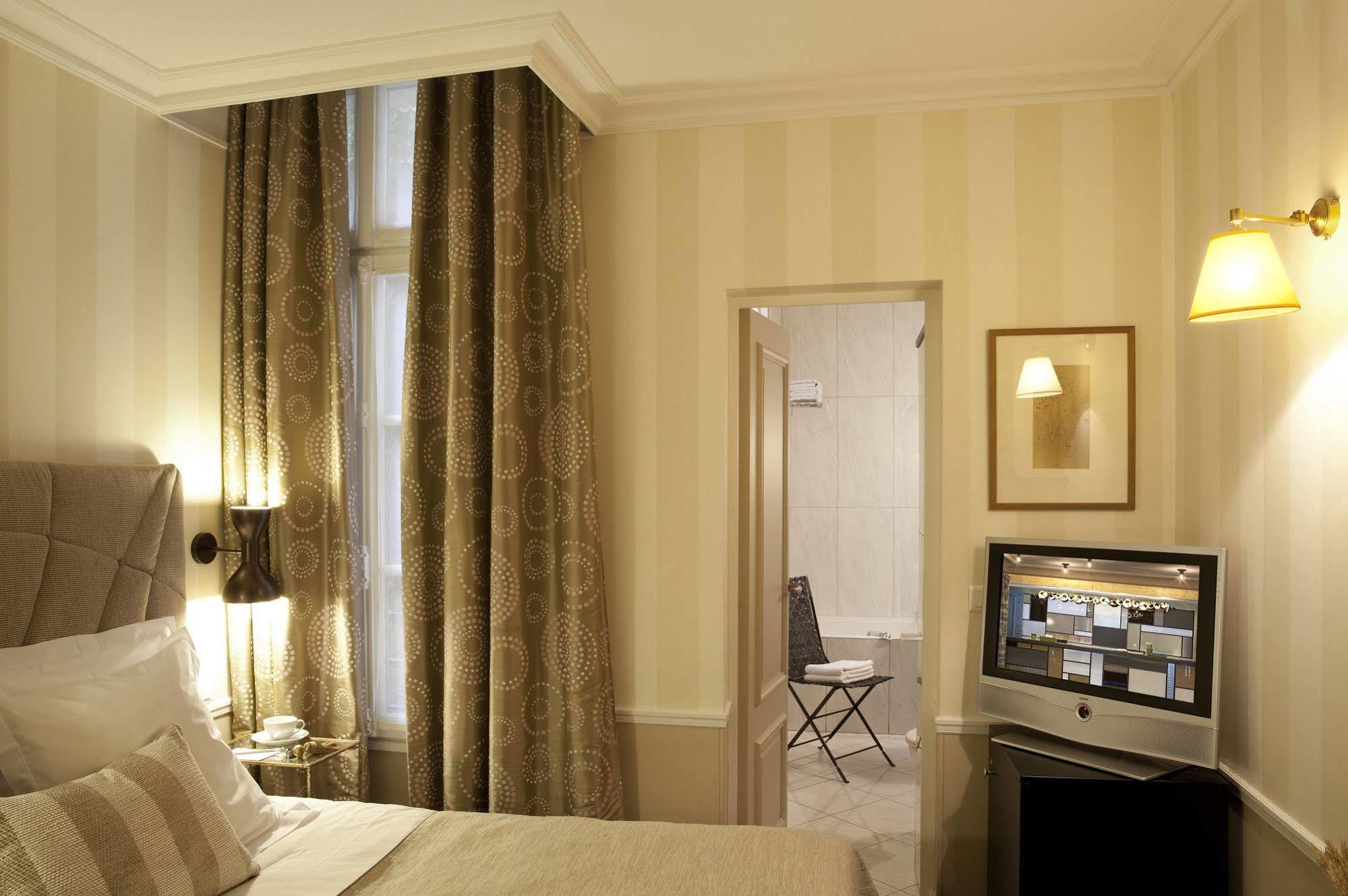 Therese Hotel