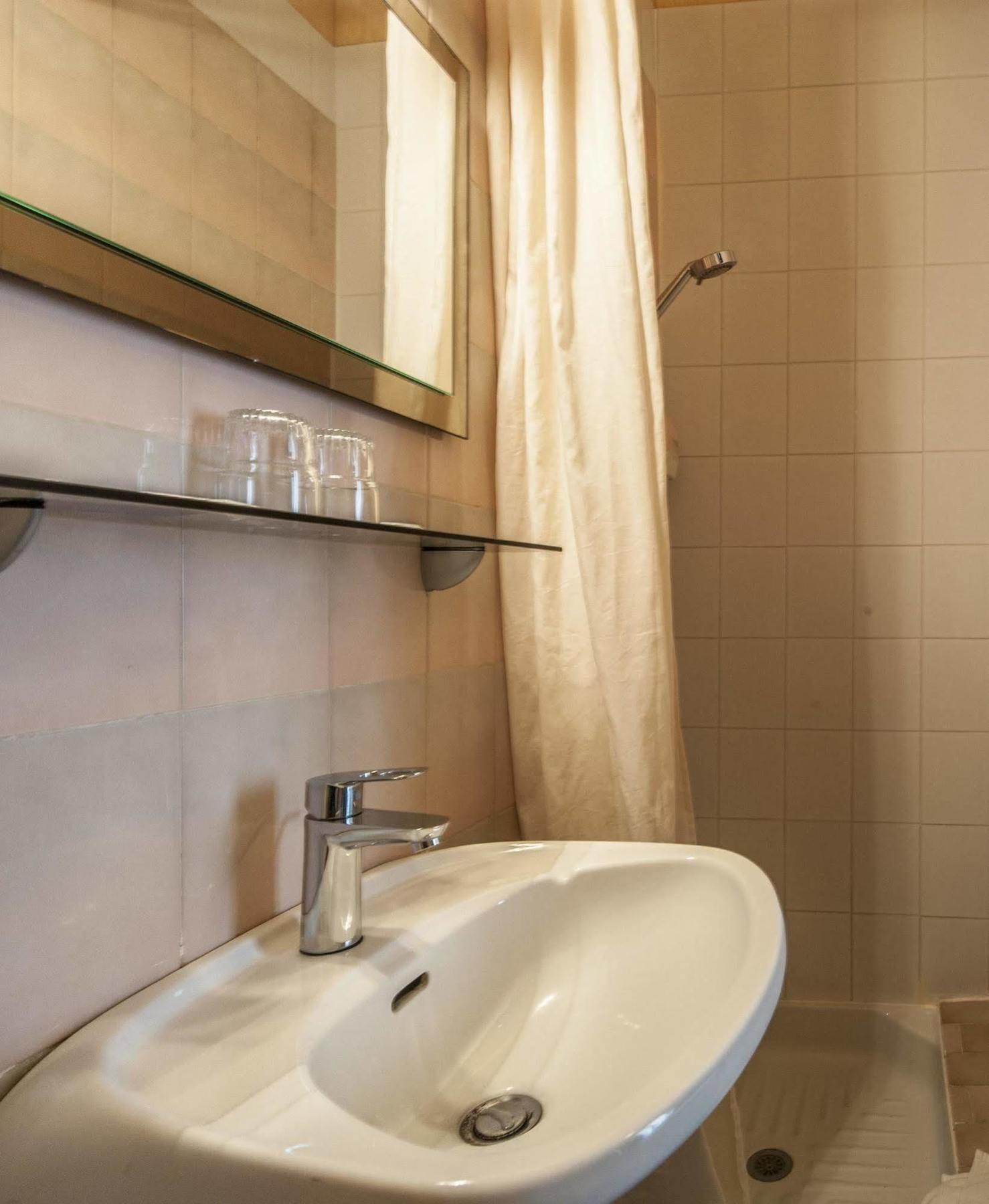 Hotel Des 3 Nations Paris