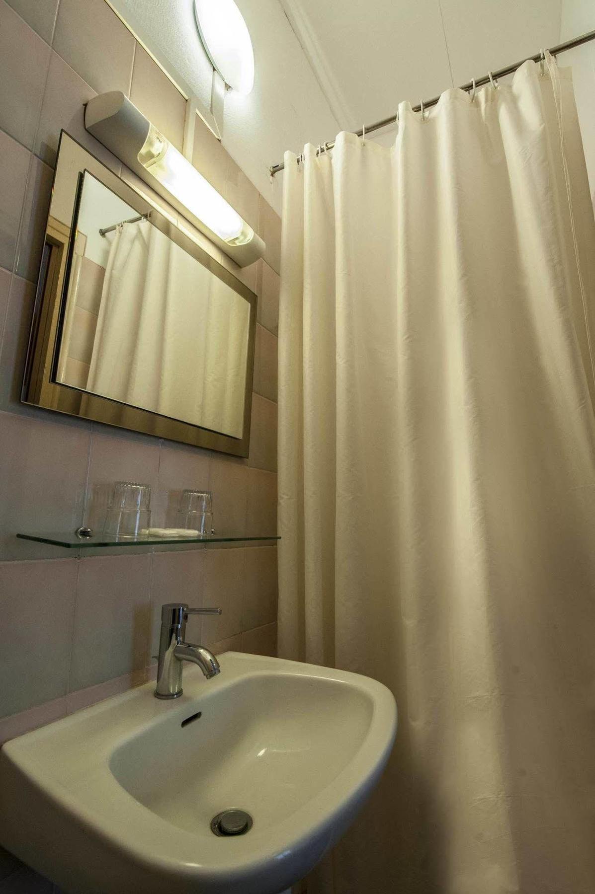 Hotel Des 3 Nations Paris