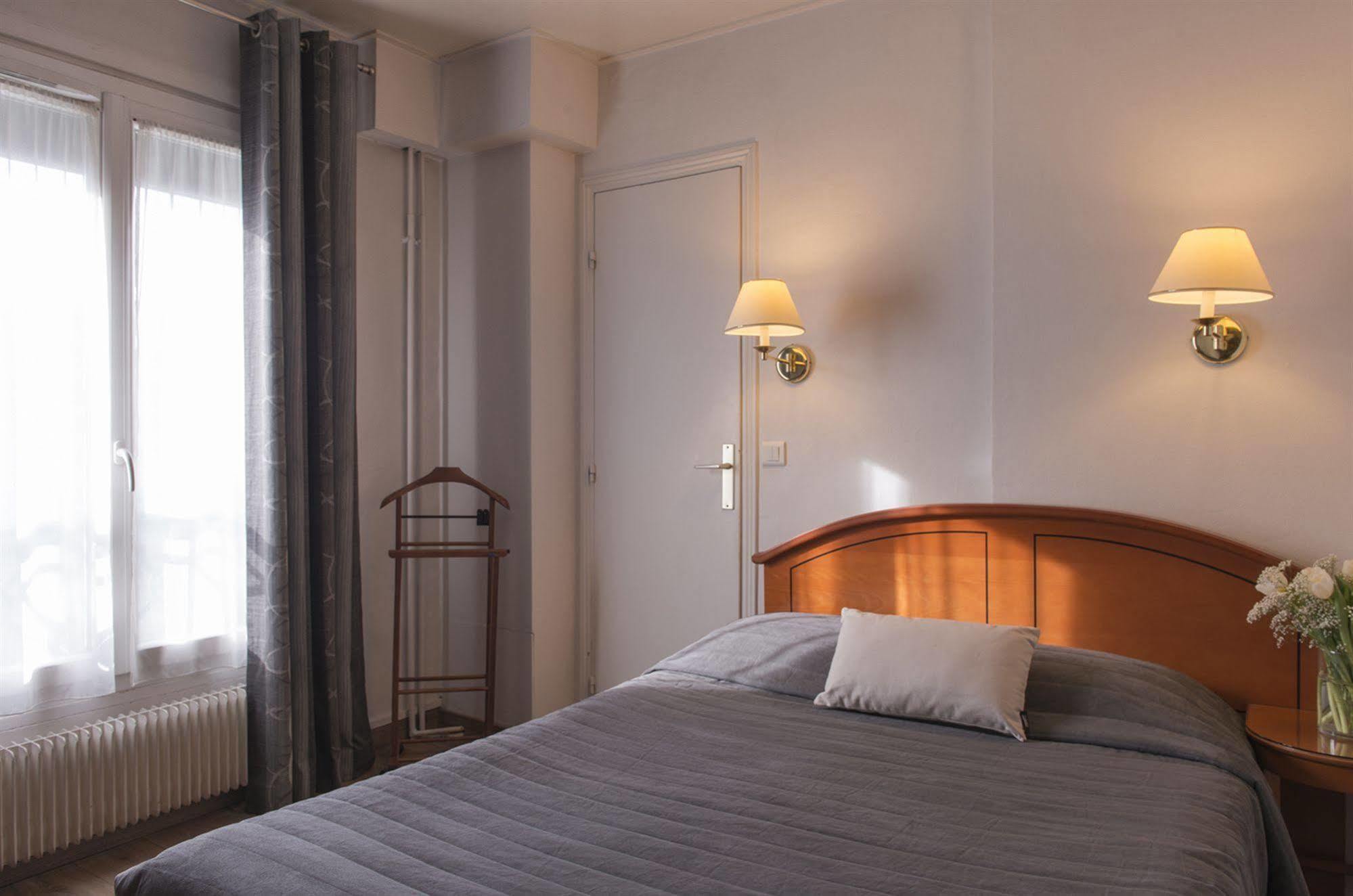 De Geneve Paris