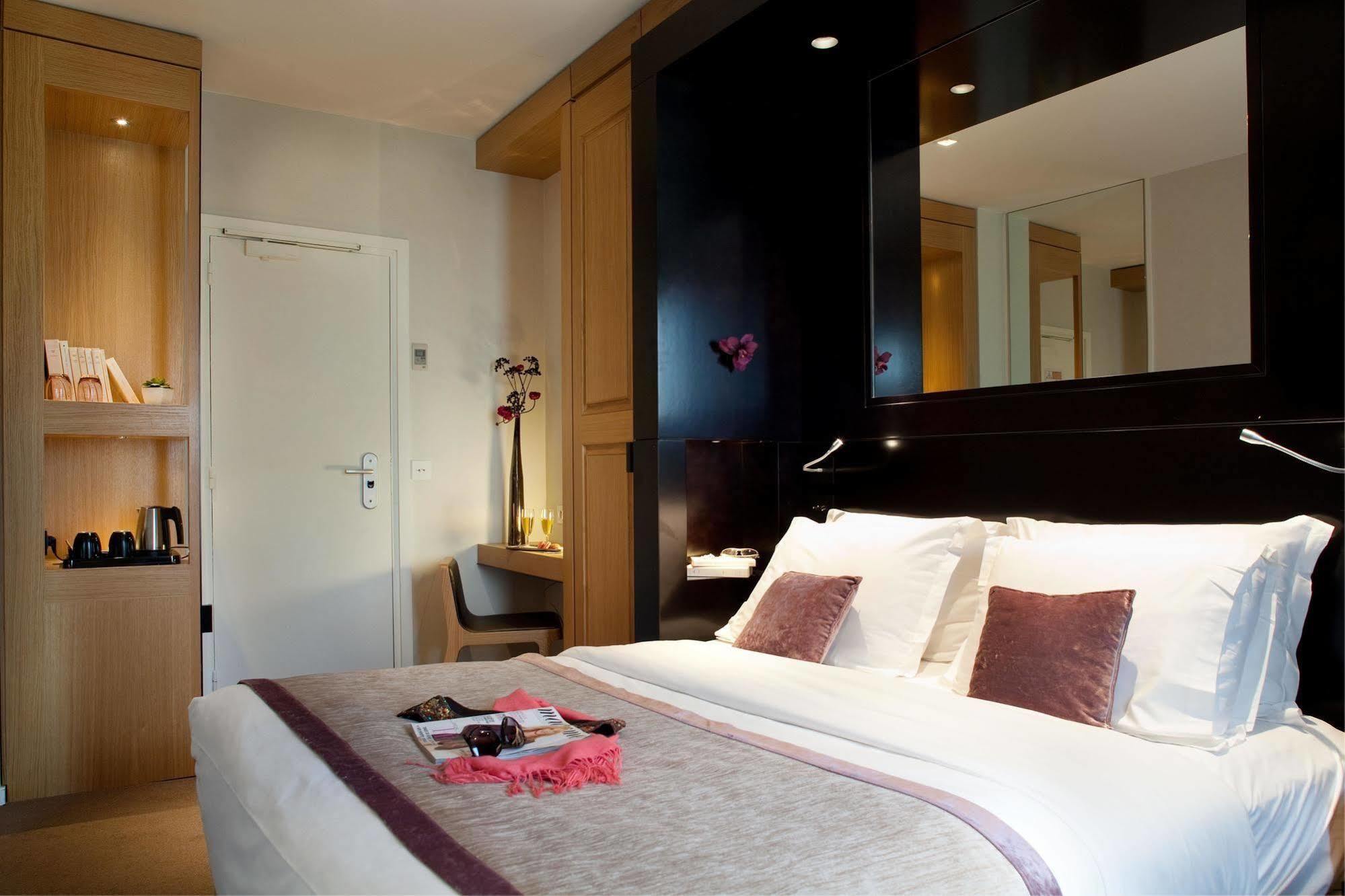 Hotel Marceau Champs-elysees Paris
