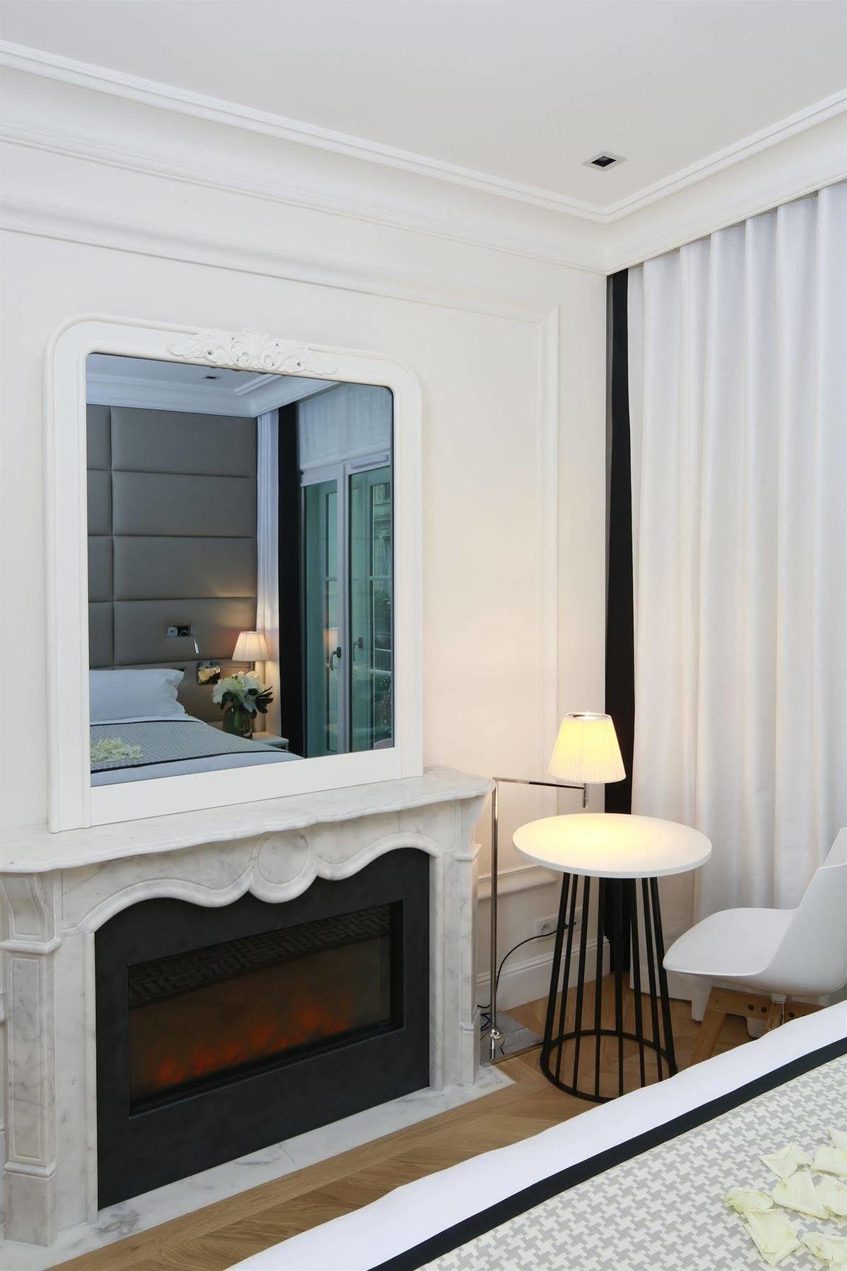R De - Boutique Paris