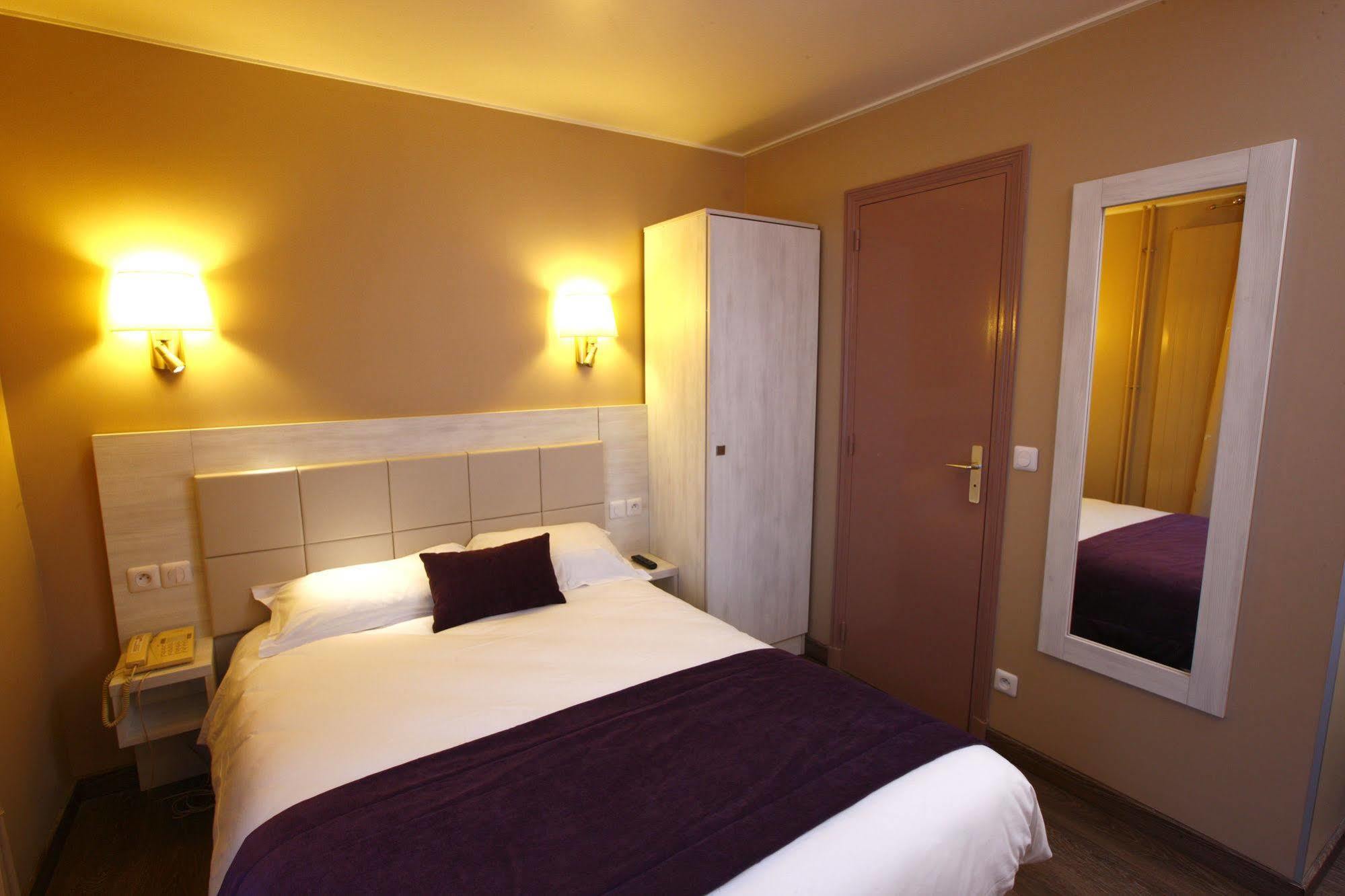 Sunny Hotel Paris