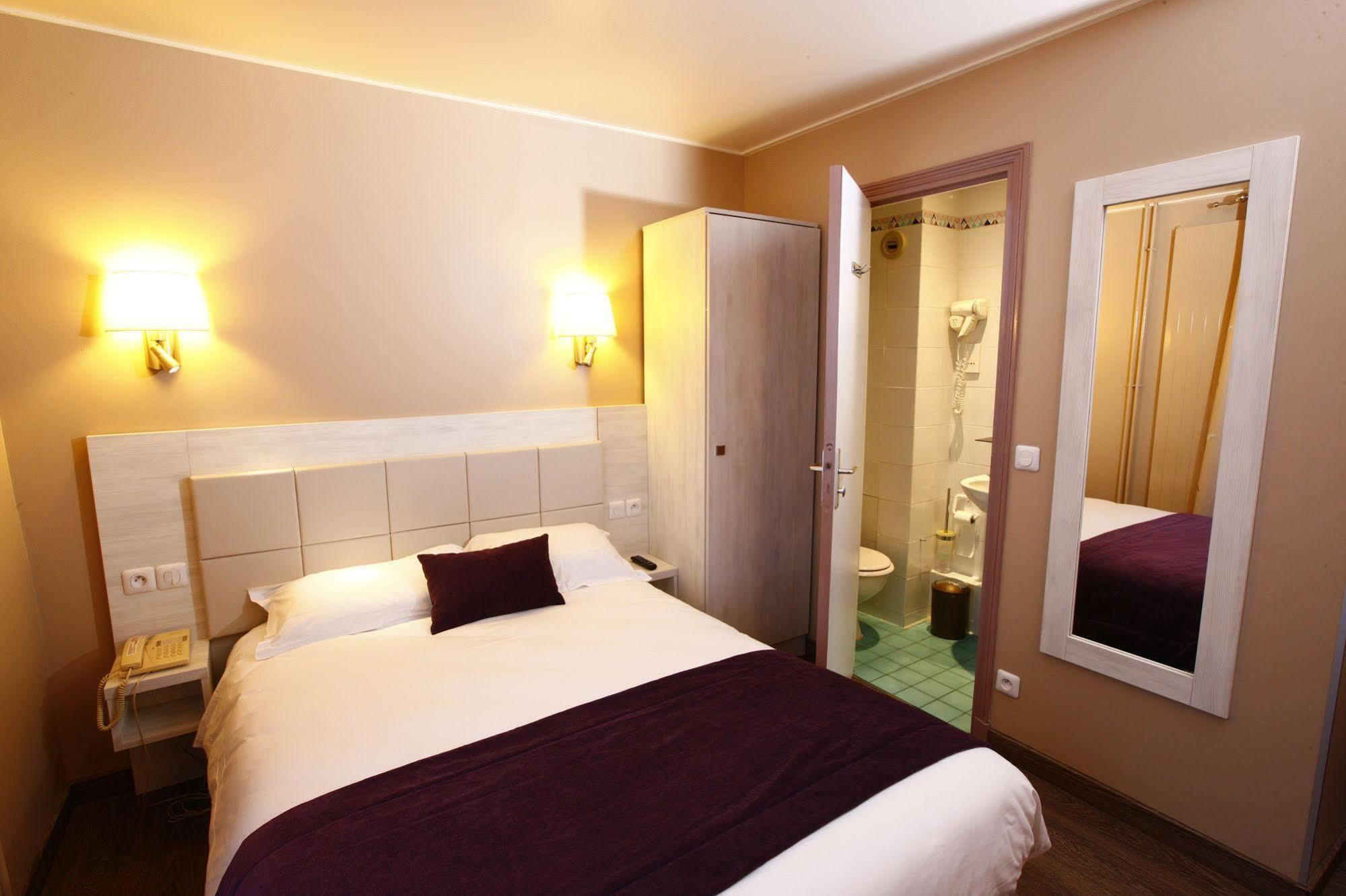 Sunny Hotel Paris
