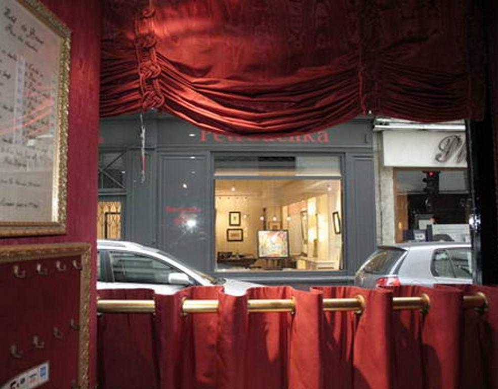 De Beaune 2* Paris