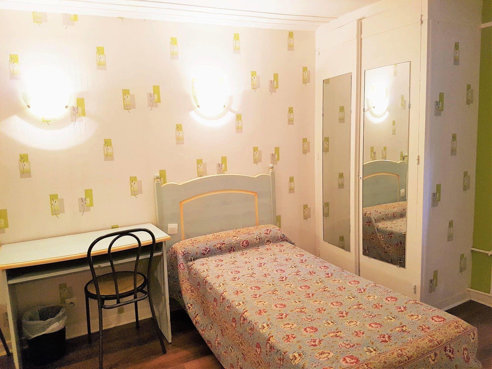Ibis Styles Gare De L'est Magenta 3*